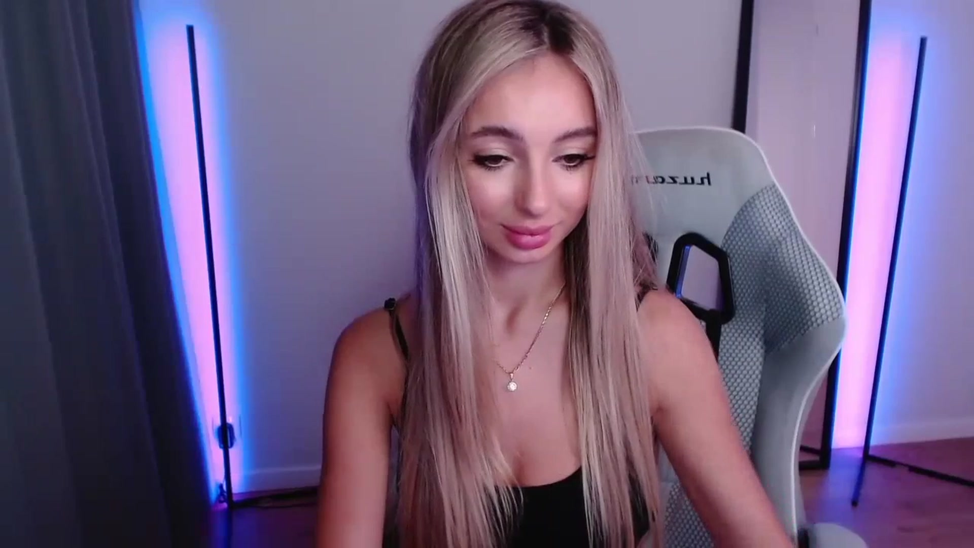 Gallery image thumbnail from AngelLove__'s myfreecams stream on, 09/27/2023, 01:10 image 5 of 20