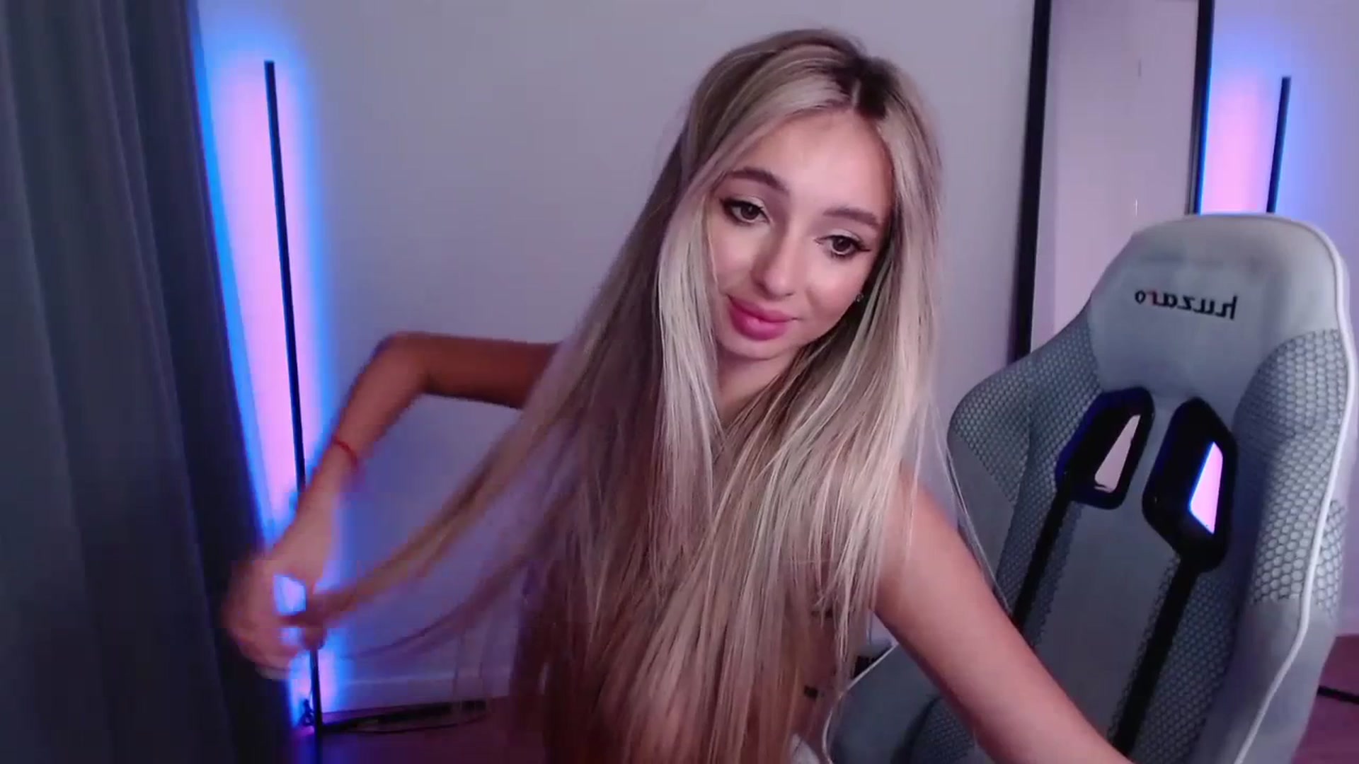 Gallery image thumbnail from AngelLove__'s myfreecams stream on, 09/27/2023, 01:10 image 16 of 20