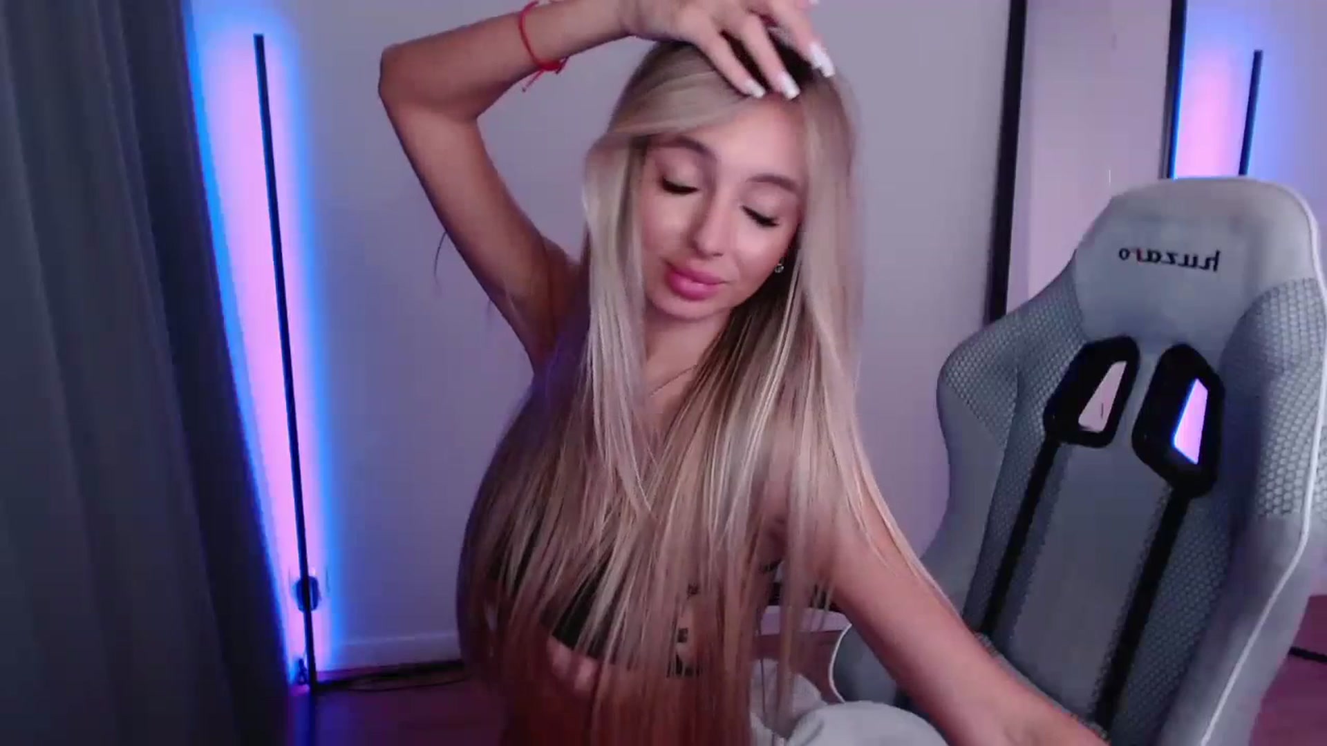 Gallery image thumbnail from AngelLove__'s myfreecams stream on, 09/27/2023, 01:10 image 8 of 20
