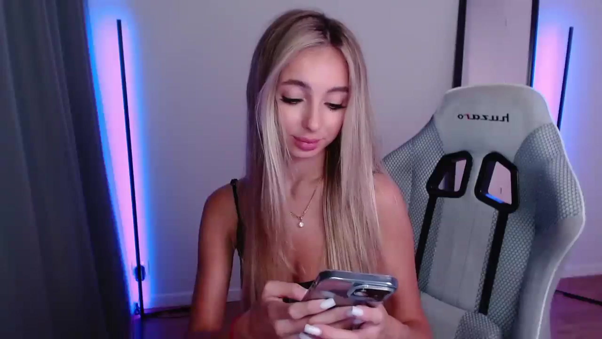 Gallery image thumbnail from AngelLove__'s myfreecams stream on, 09/27/2023, 01:10 image 3 of 20