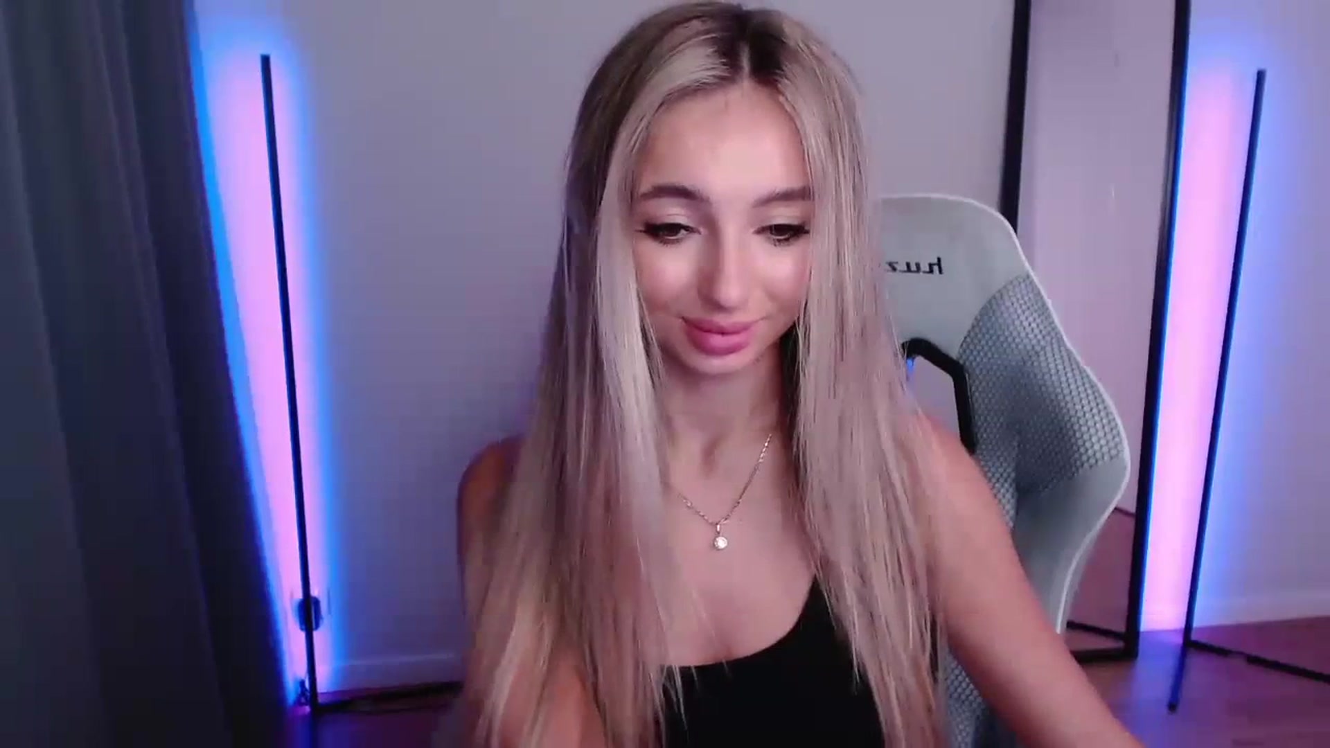 Gallery image thumbnail from AngelLove__'s myfreecams stream on, 09/27/2023, 01:10 image 13 of 20