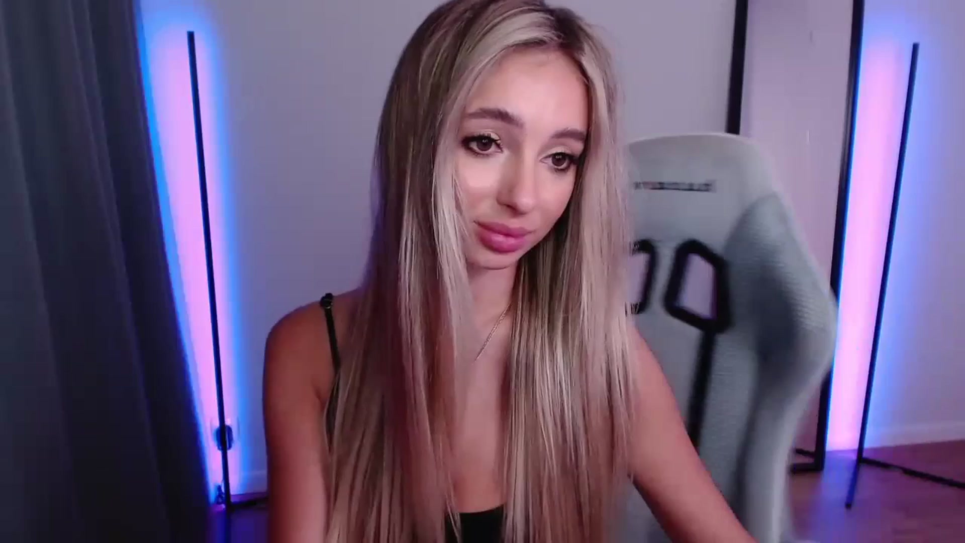Gallery image thumbnail from AngelLove__'s myfreecams stream on, 09/27/2023, 01:10 image 1 of 20