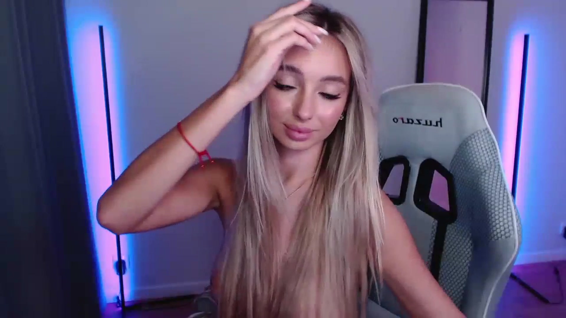 Gallery image thumbnail from AngelLove__'s myfreecams stream on, 09/27/2023, 23:40 image 7 of 20