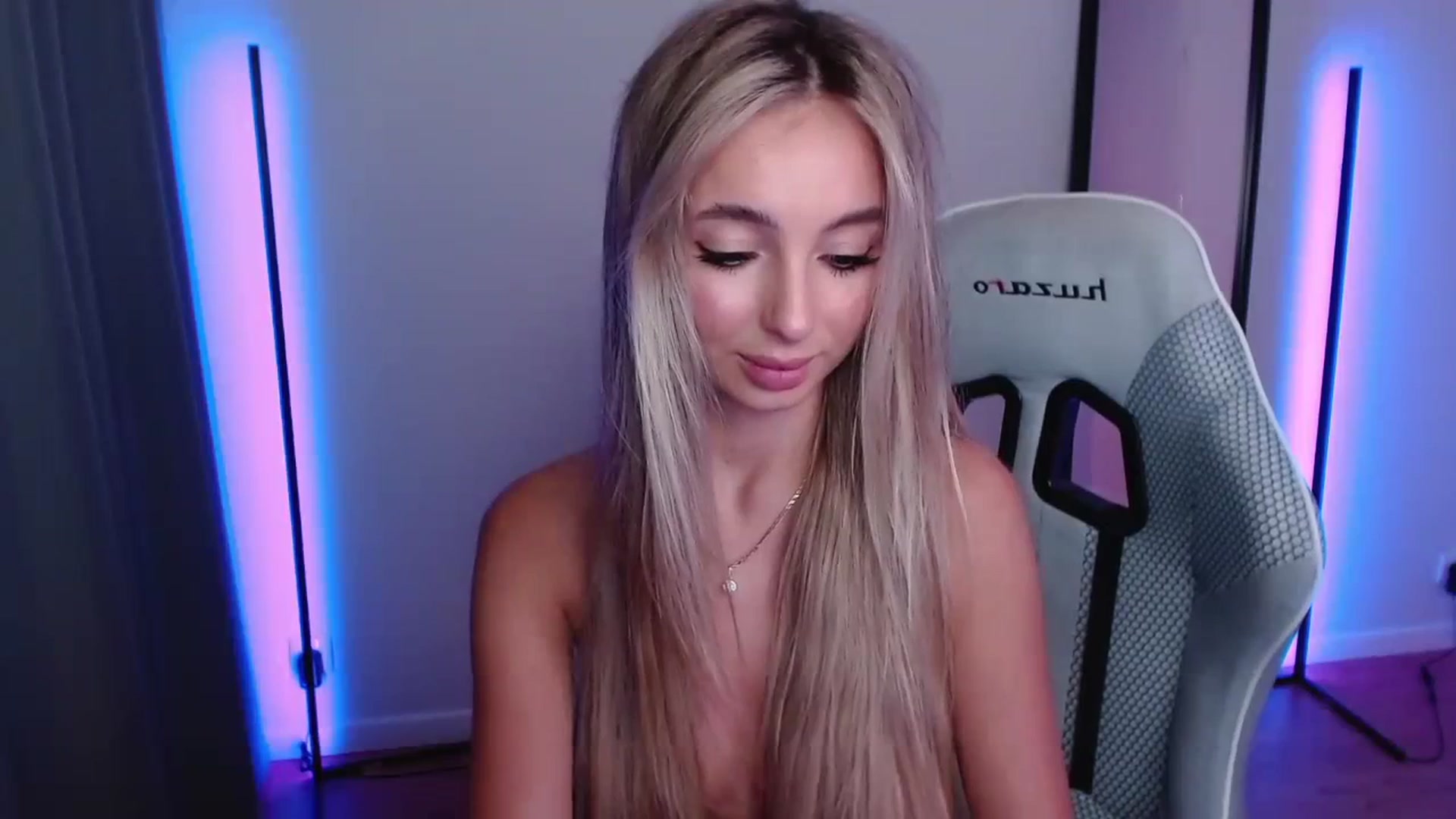 Gallery image thumbnail from AngelLove__'s myfreecams stream on, 09/27/2023, 23:40 image 4 of 20