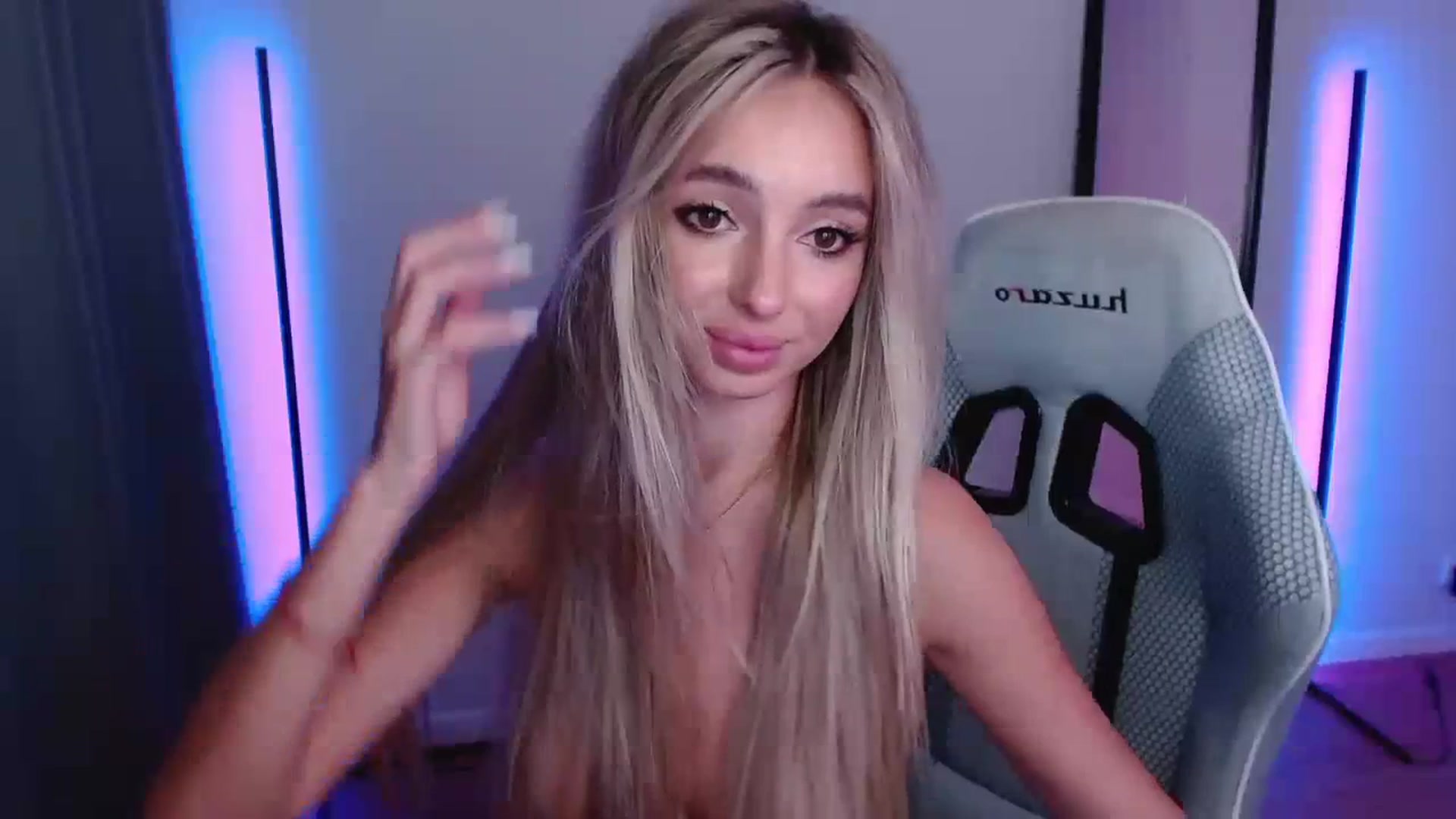 Gallery image thumbnail from AngelLove__'s myfreecams stream on, 09/27/2023, 23:54 image 8 of 20