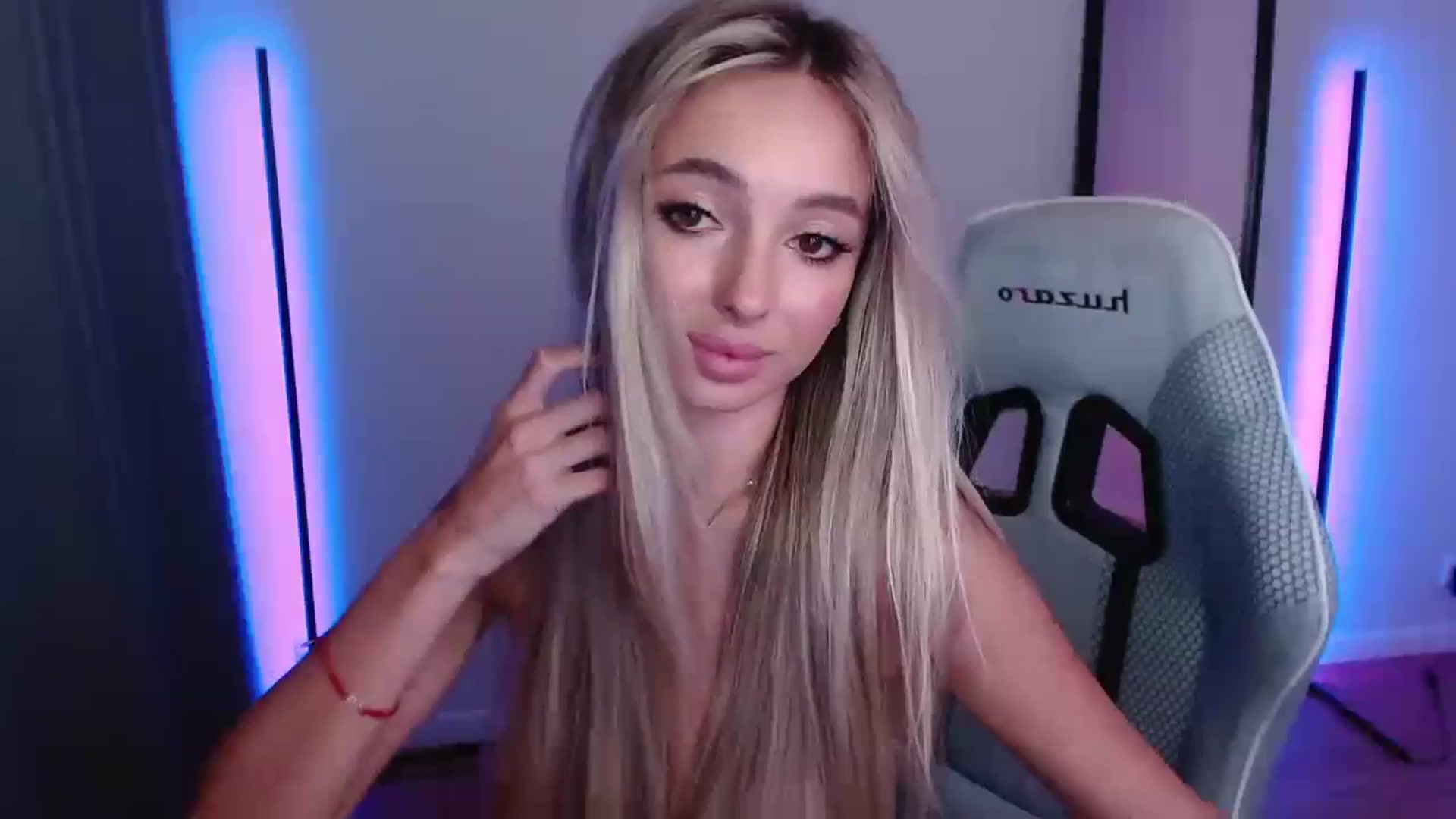 Gallery image thumbnail from AngelLove__'s myfreecams stream on, 09/27/2023, 23:54 image 14 of 20