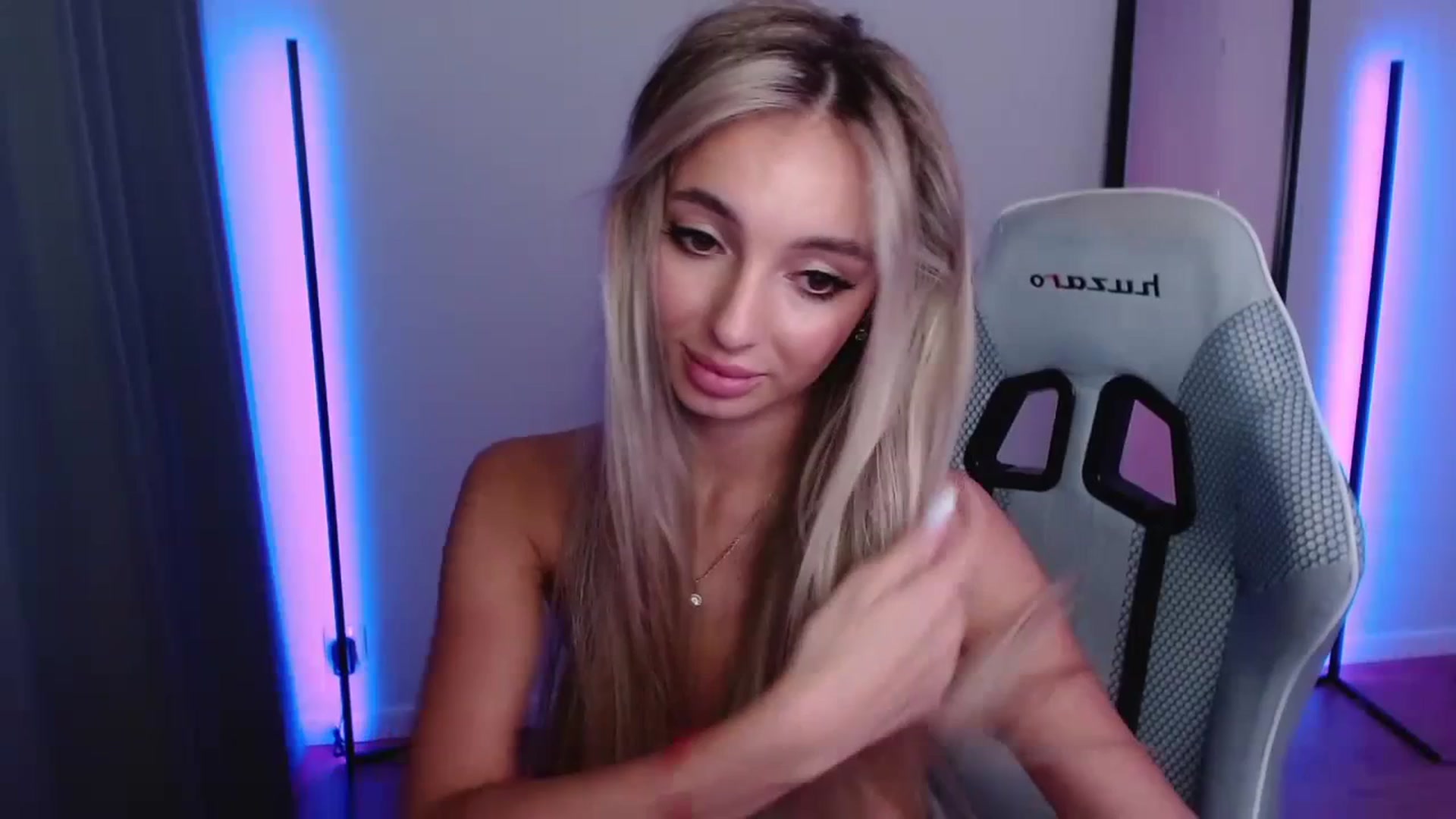 Gallery image thumbnail from AngelLove__'s myfreecams stream on, 09/28/2023, 01:12 image 15 of 20