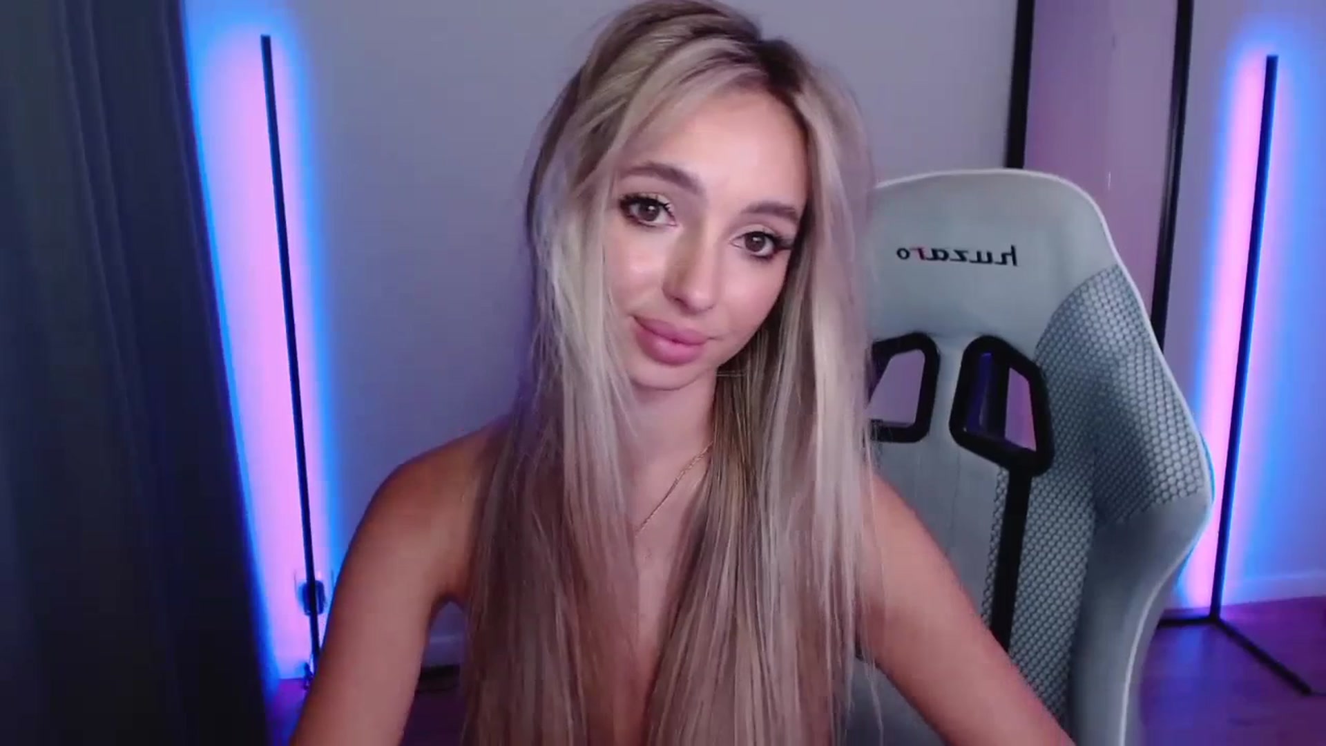 Gallery image thumbnail from AngelLove__'s myfreecams stream on, 09/28/2023, 01:12 image 18 of 20