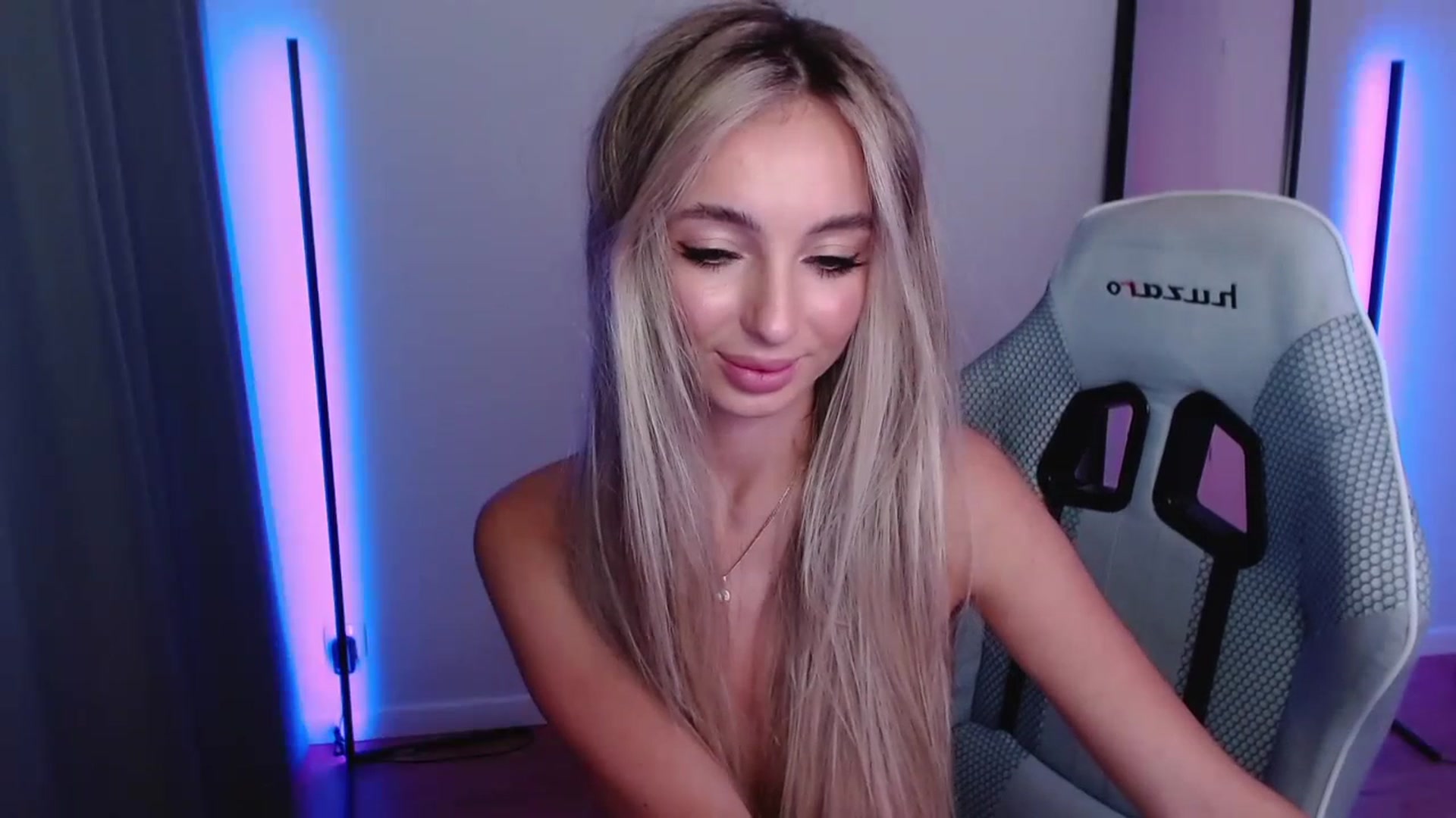 Gallery image thumbnail from AngelLove__'s myfreecams stream on, 09/28/2023, 01:12 image 13 of 20