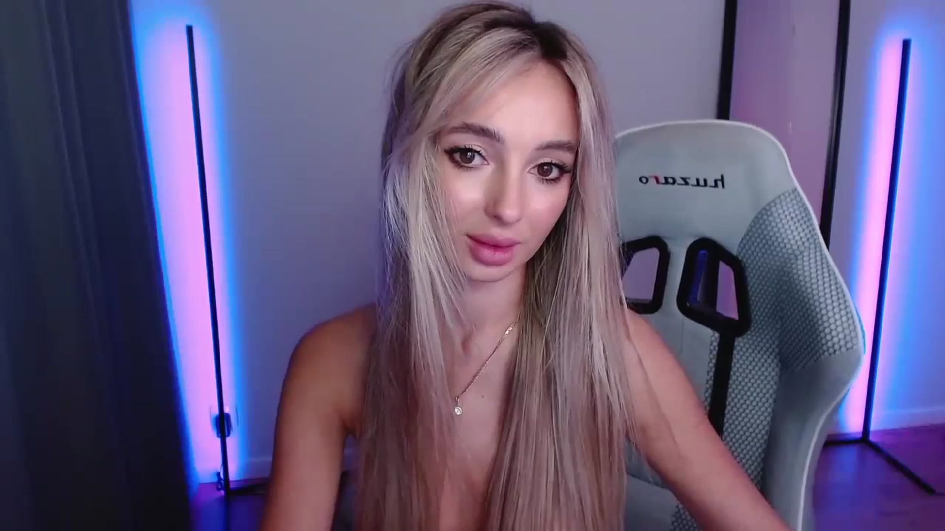 Gallery image thumbnail from AngelLove__'s myfreecams stream on, 09/28/2023, 01:12 image 20 of 20