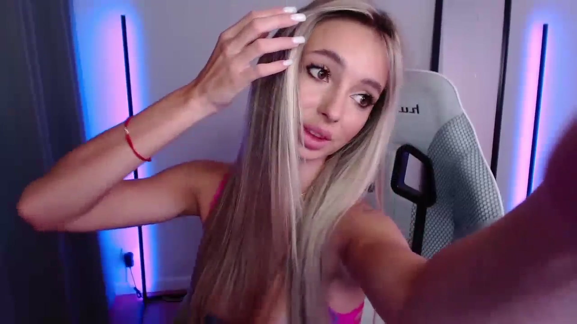 Gallery image thumbnail from AngelLove__'s myfreecams stream on, 09/29/2023, 22:33 image 3 of 20