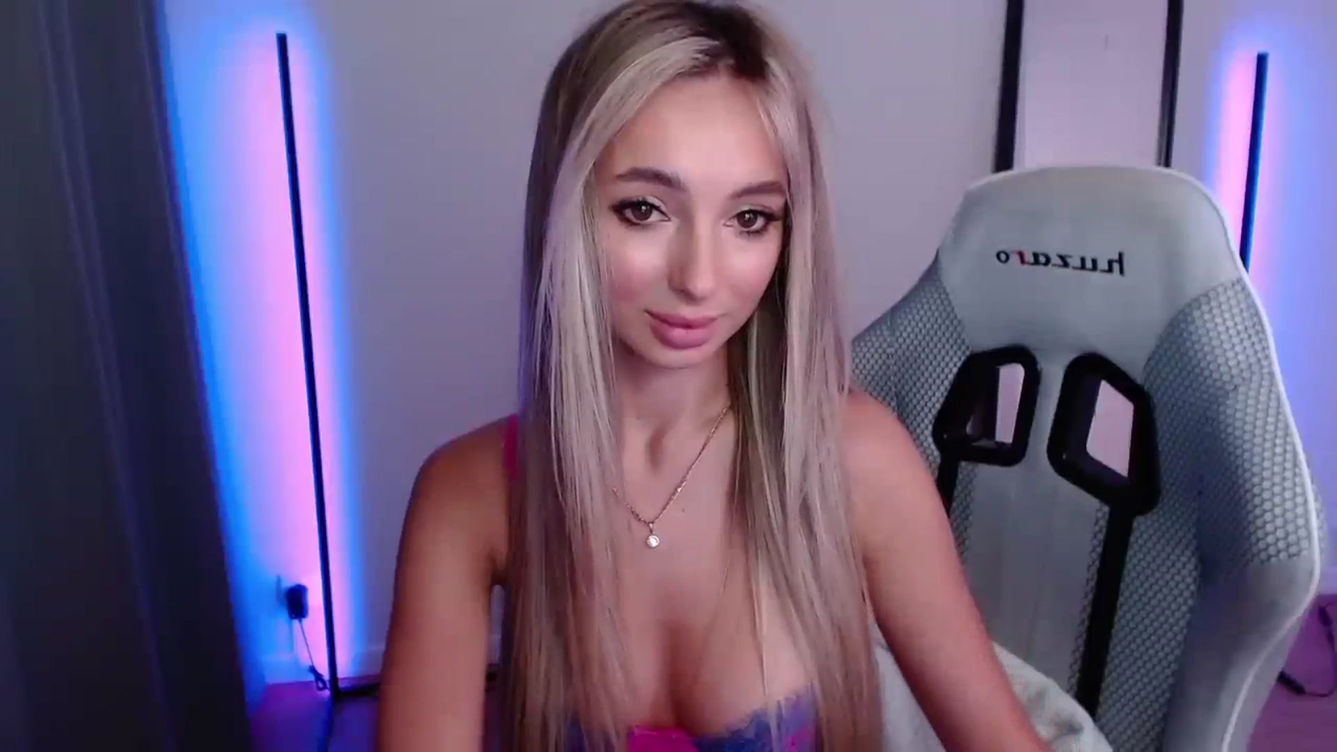 Gallery image thumbnail from AngelLove__'s myfreecams stream on, 09/29/2023, 22:33 image 7 of 20