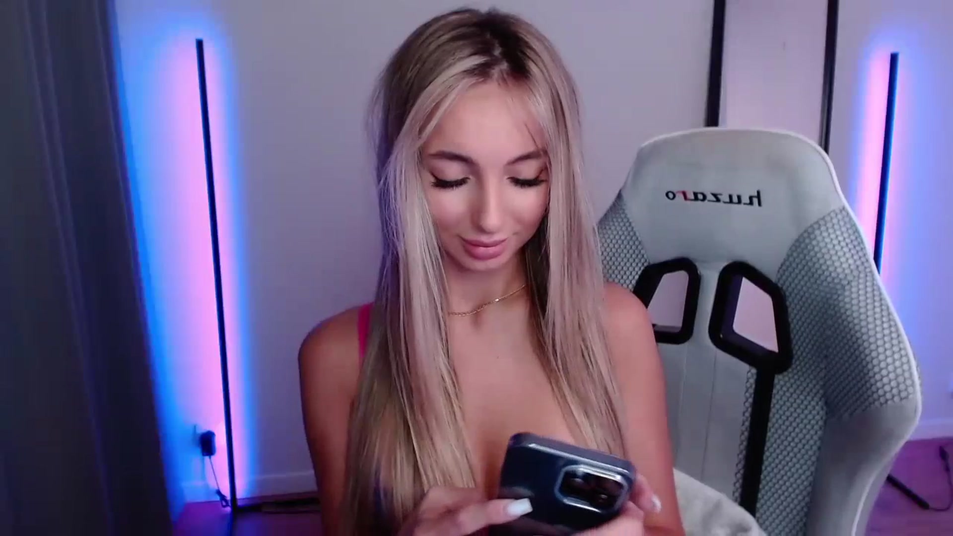 Gallery image thumbnail from AngelLove__'s myfreecams stream on, 09/29/2023, 22:33 image 4 of 20