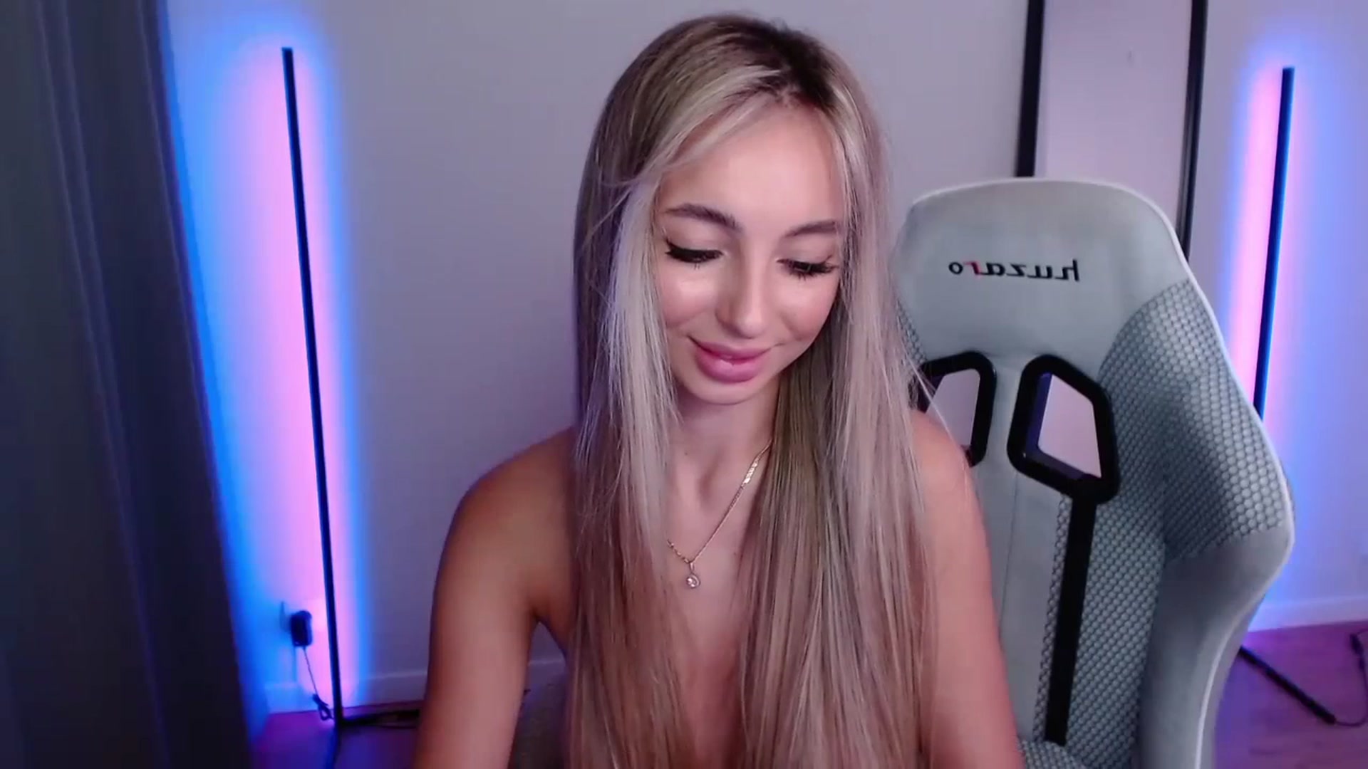 Gallery image thumbnail from AngelLove__'s myfreecams stream on, 09/29/2023, 23:17 image 5 of 20