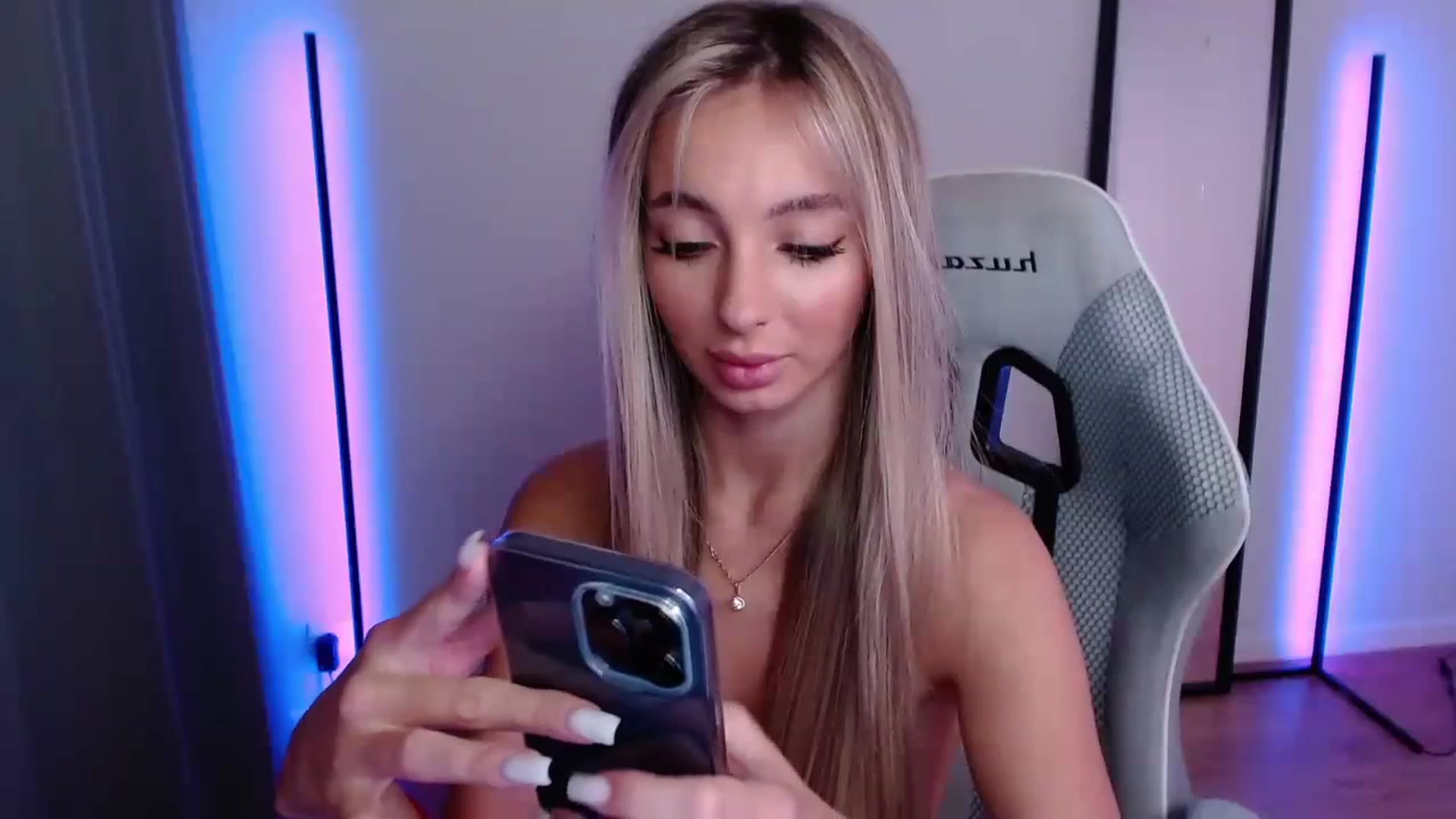 Gallery image thumbnail from AngelLove__'s myfreecams stream on, 09/29/2023, 23:17 image 15 of 20