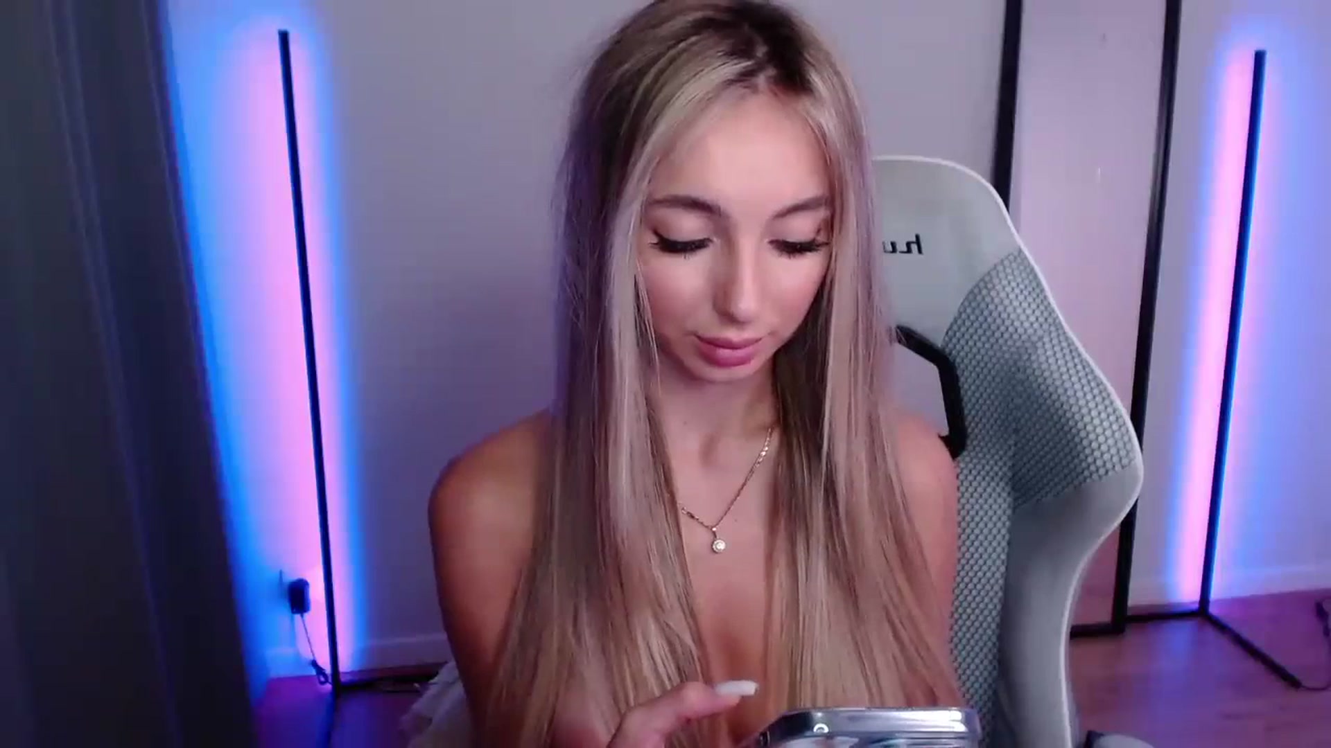 Gallery image thumbnail from AngelLove__'s myfreecams stream on, 09/29/2023, 23:17 image 14 of 20