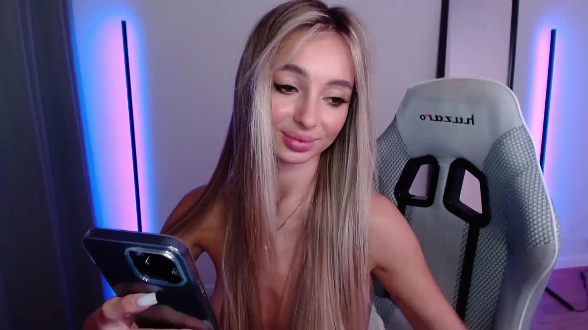 Gallery image thumbnail from AngelLove__'s myfreecams stream on, 09/29/2023, 23:17 image 4 of 20