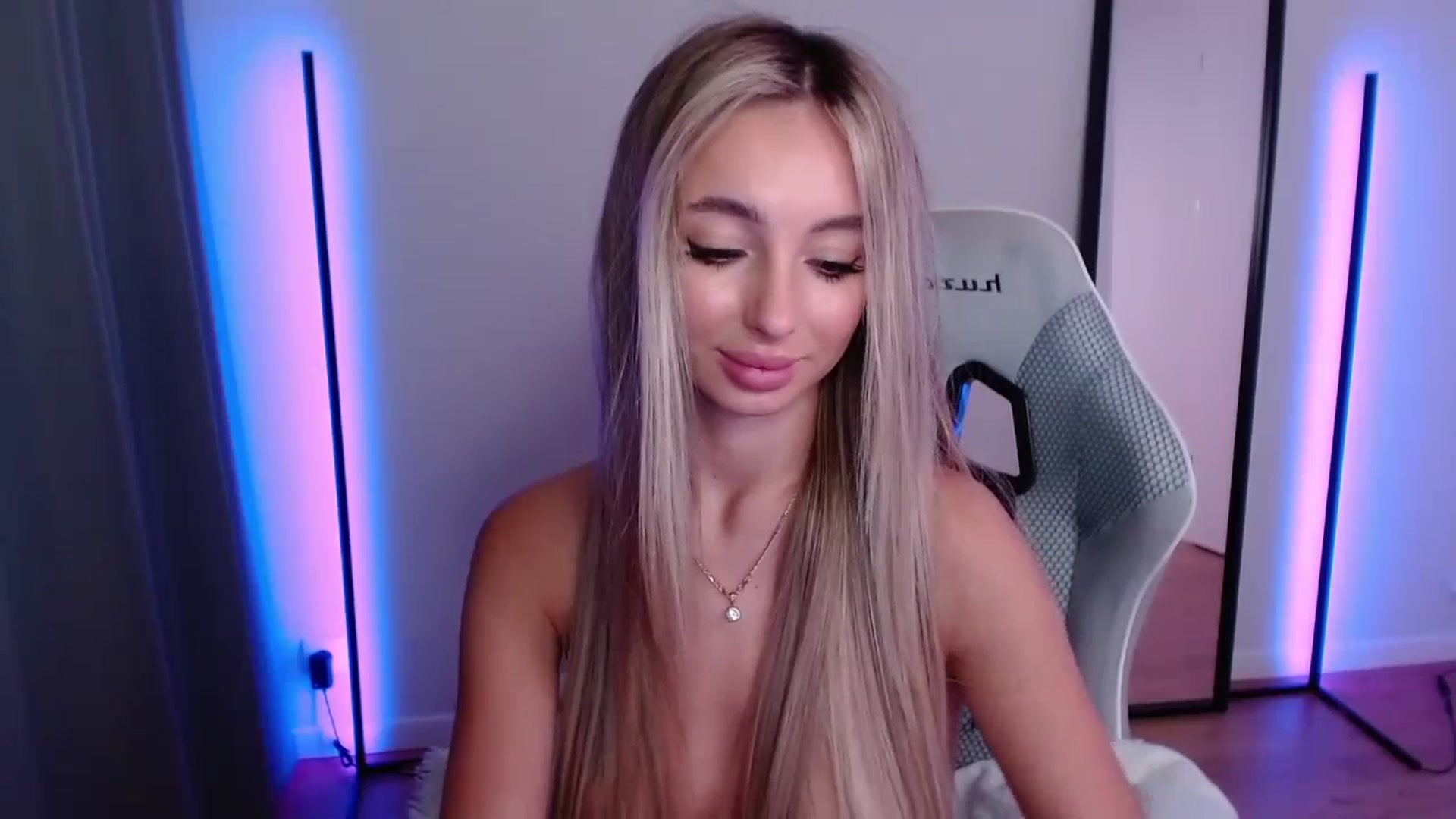 Gallery image thumbnail from AngelLove__'s myfreecams stream on, 09/30/2023, 24:37 image 5 of 20