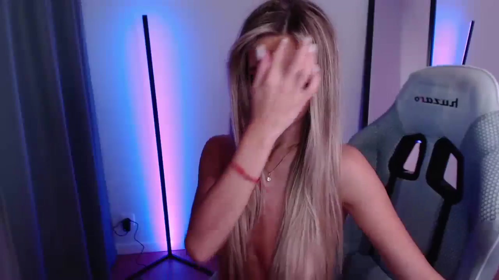 Gallery image thumbnail from AngelLove__'s myfreecams stream on, 10/03/2023, 24:03 image 15 of 20