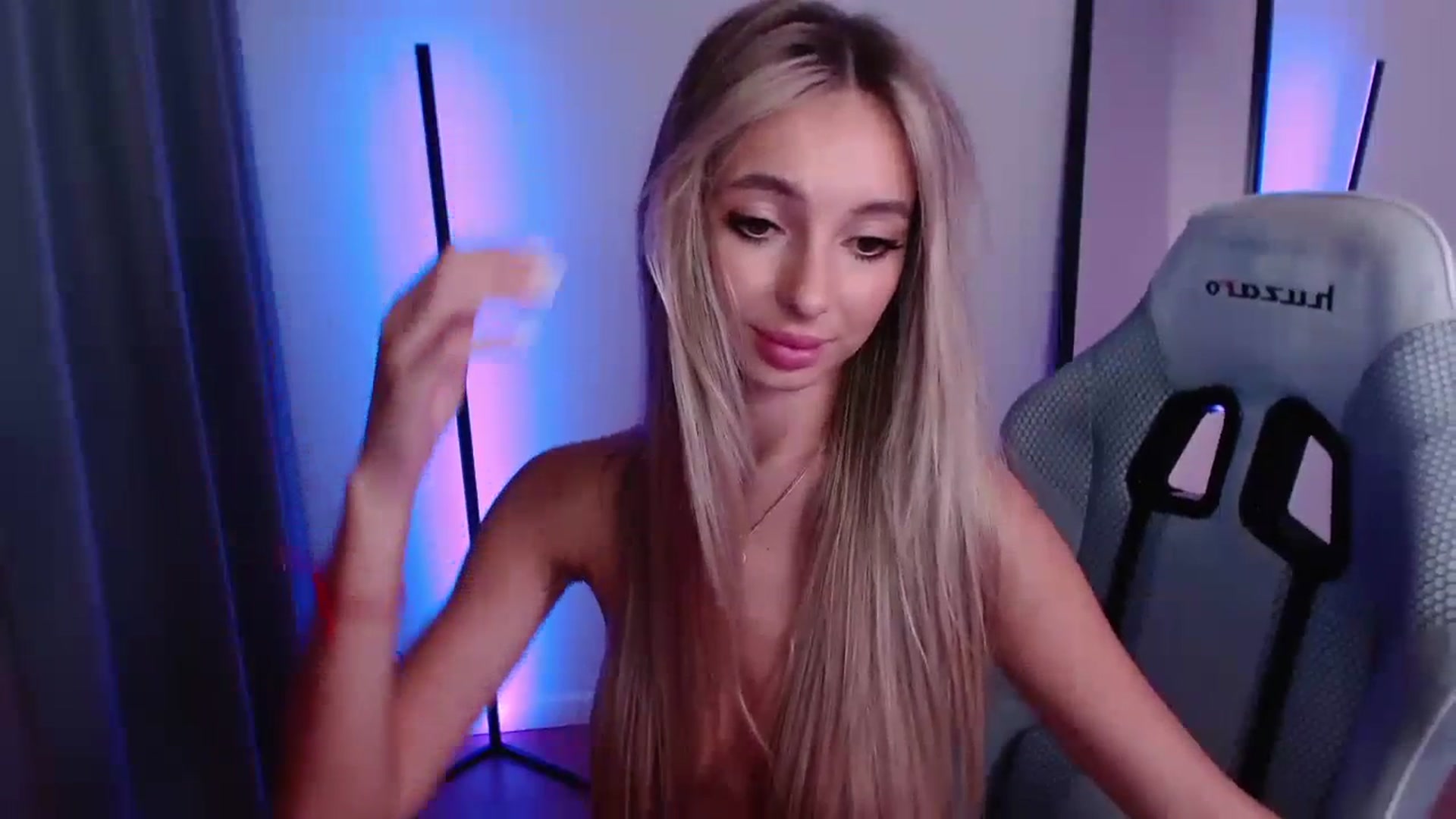 Gallery image thumbnail from AngelLove__'s myfreecams stream on, 10/03/2023, 24:03 image 18 of 20
