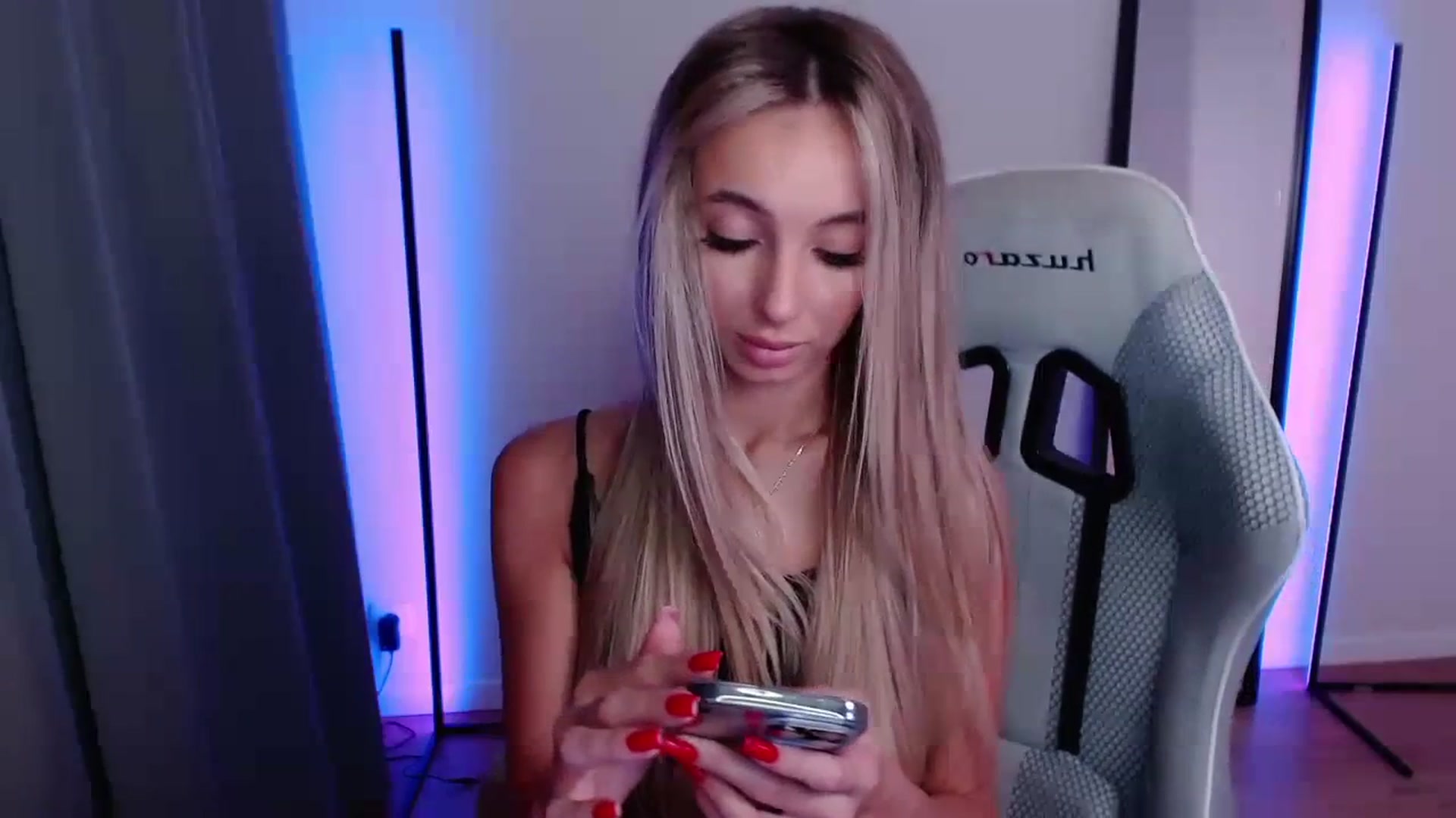Gallery image thumbnail from AngelLove__'s myfreecams stream on, 10/03/2023, 23:53 image 6 of 20