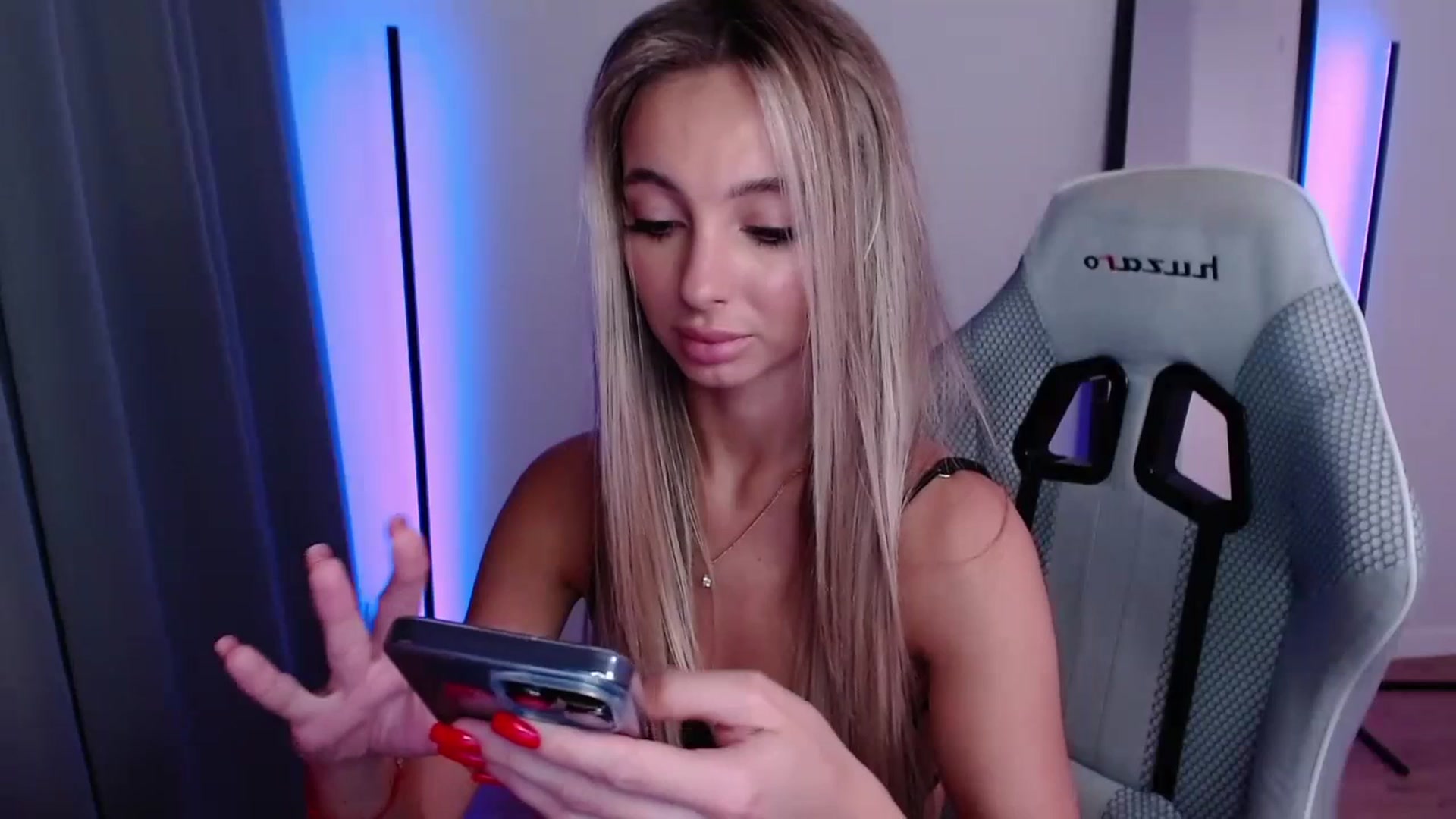 Gallery image thumbnail from AngelLove__'s myfreecams stream on, 10/03/2023, 23:53 image 10 of 20
