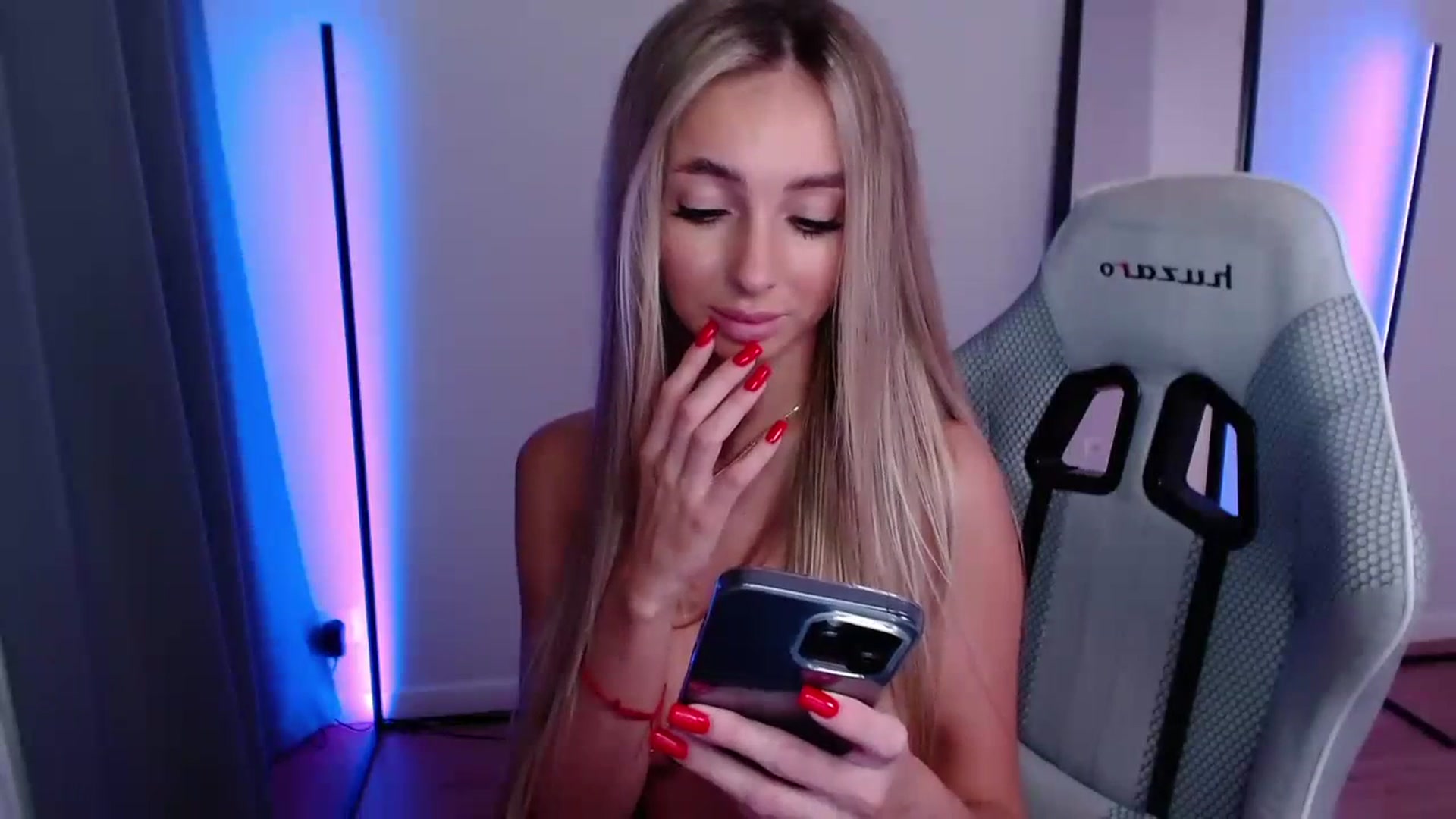 Gallery image thumbnail from AngelLove__'s myfreecams stream on, 10/12/2023, 24:27 image 6 of 20