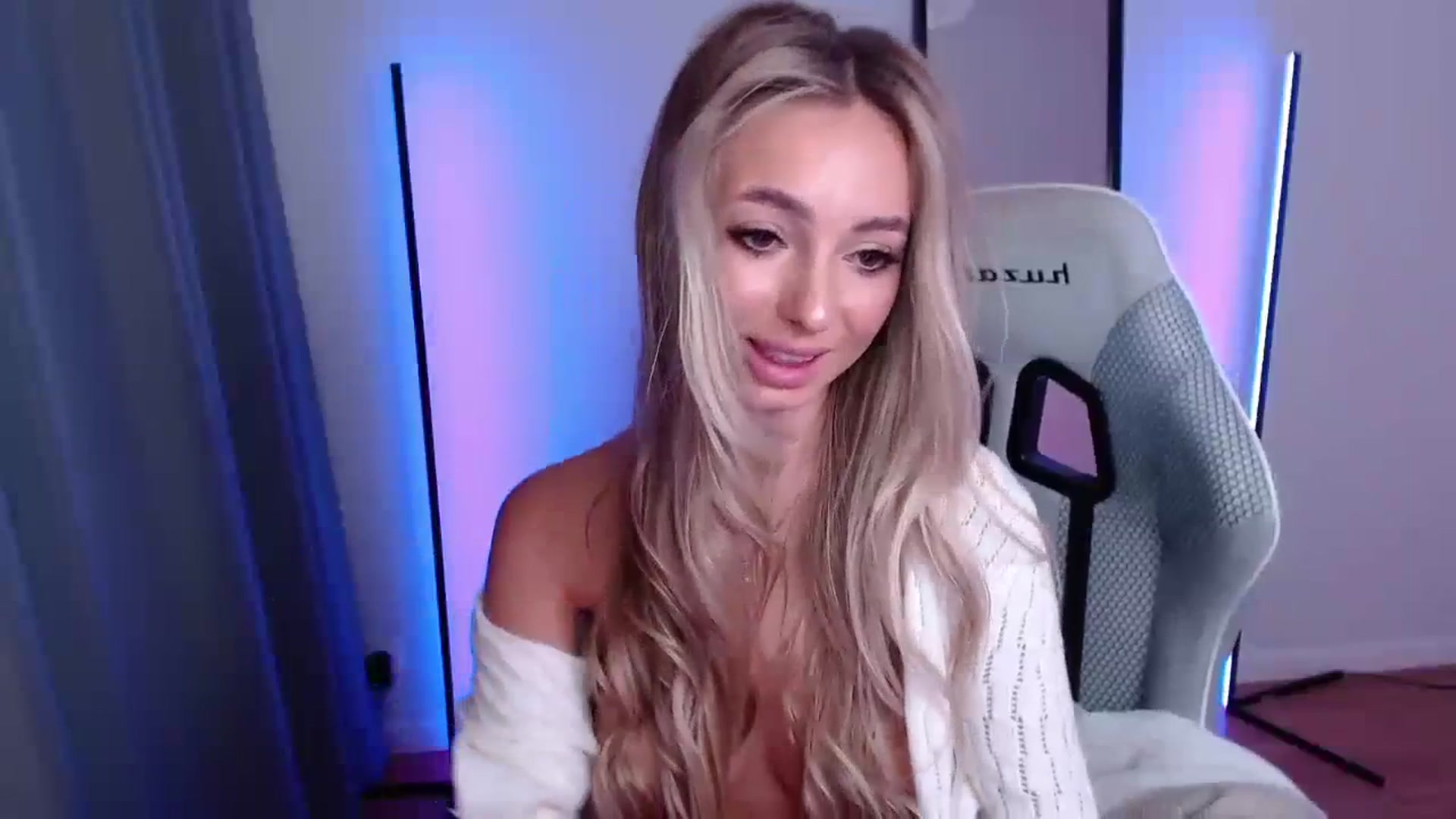 Gallery image thumbnail from AngelLove__'s myfreecams stream on, 10/16/2023, 24:17 image 14 of 20