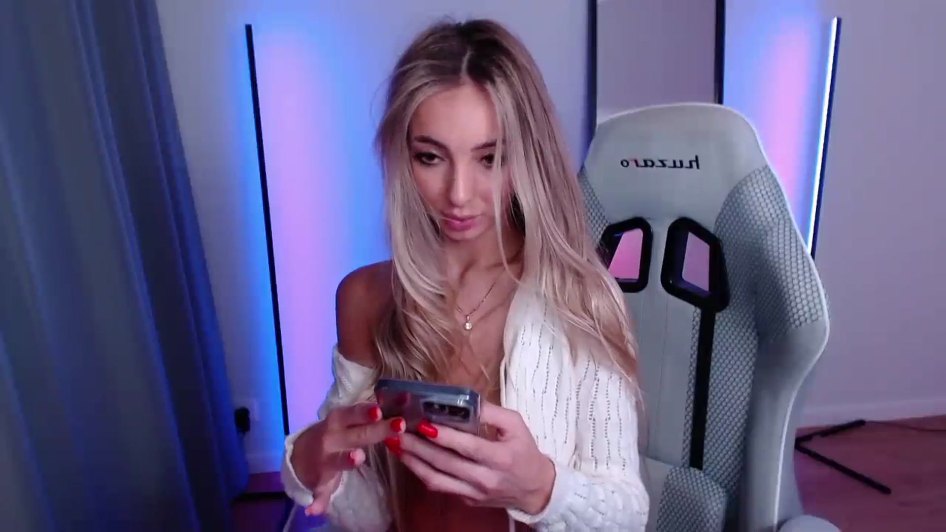 Gallery image thumbnail from AngelLove__'s myfreecams stream on, 10/16/2023, 02:20 image 3 of 20