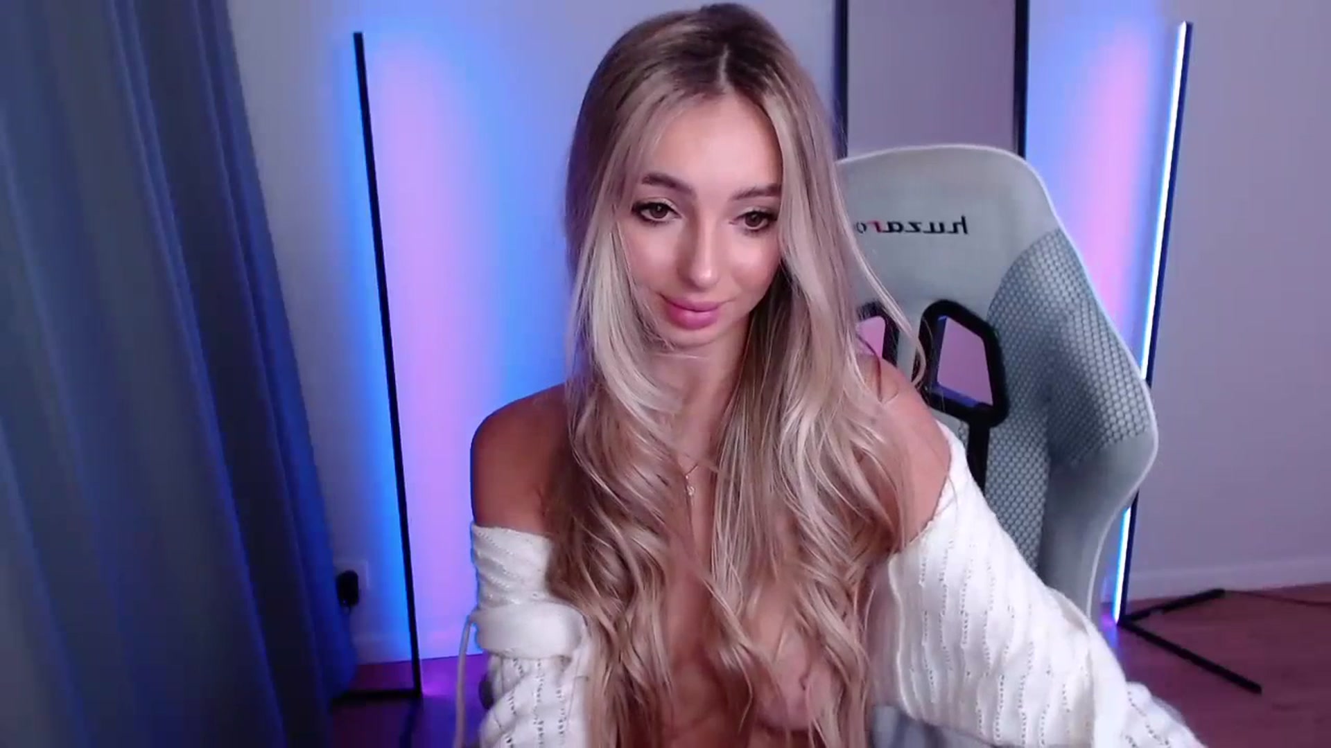 Gallery image thumbnail from AngelLove__'s myfreecams stream on, 10/16/2023, 02:20 image 8 of 20