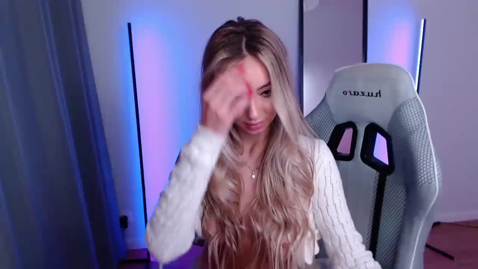 Gallery image thumbnail from AngelLove__'s myfreecams stream on, 10/16/2023, 02:20 image 10 of 20
