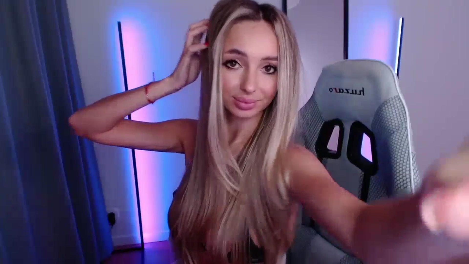 Gallery image thumbnail from AngelLove__'s myfreecams stream on, 10/17/2023, 02:32 image 5 of 20
