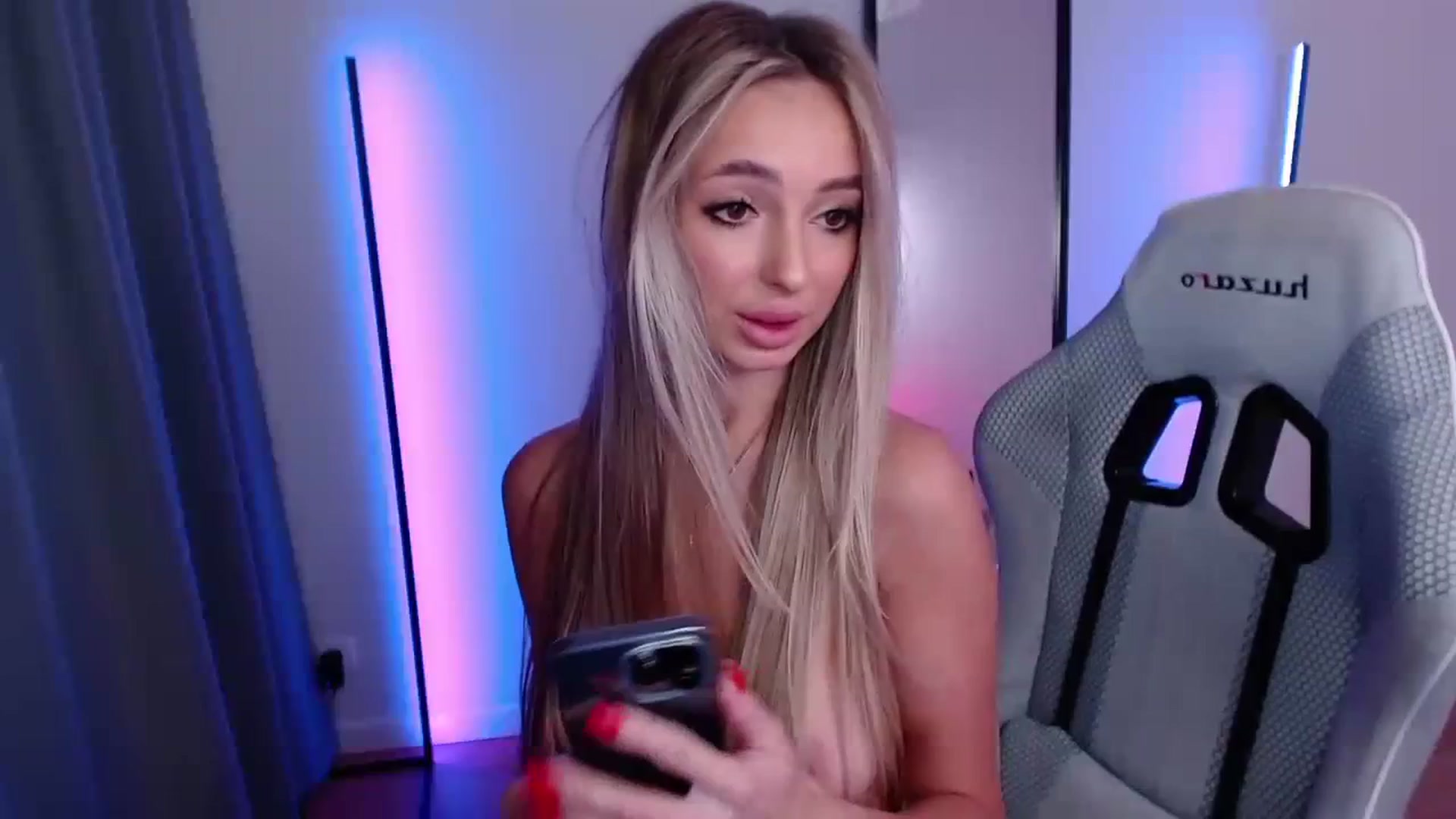 Gallery image thumbnail from AngelLove__'s myfreecams stream on, 10/18/2023, 23:15 image 12 of 20