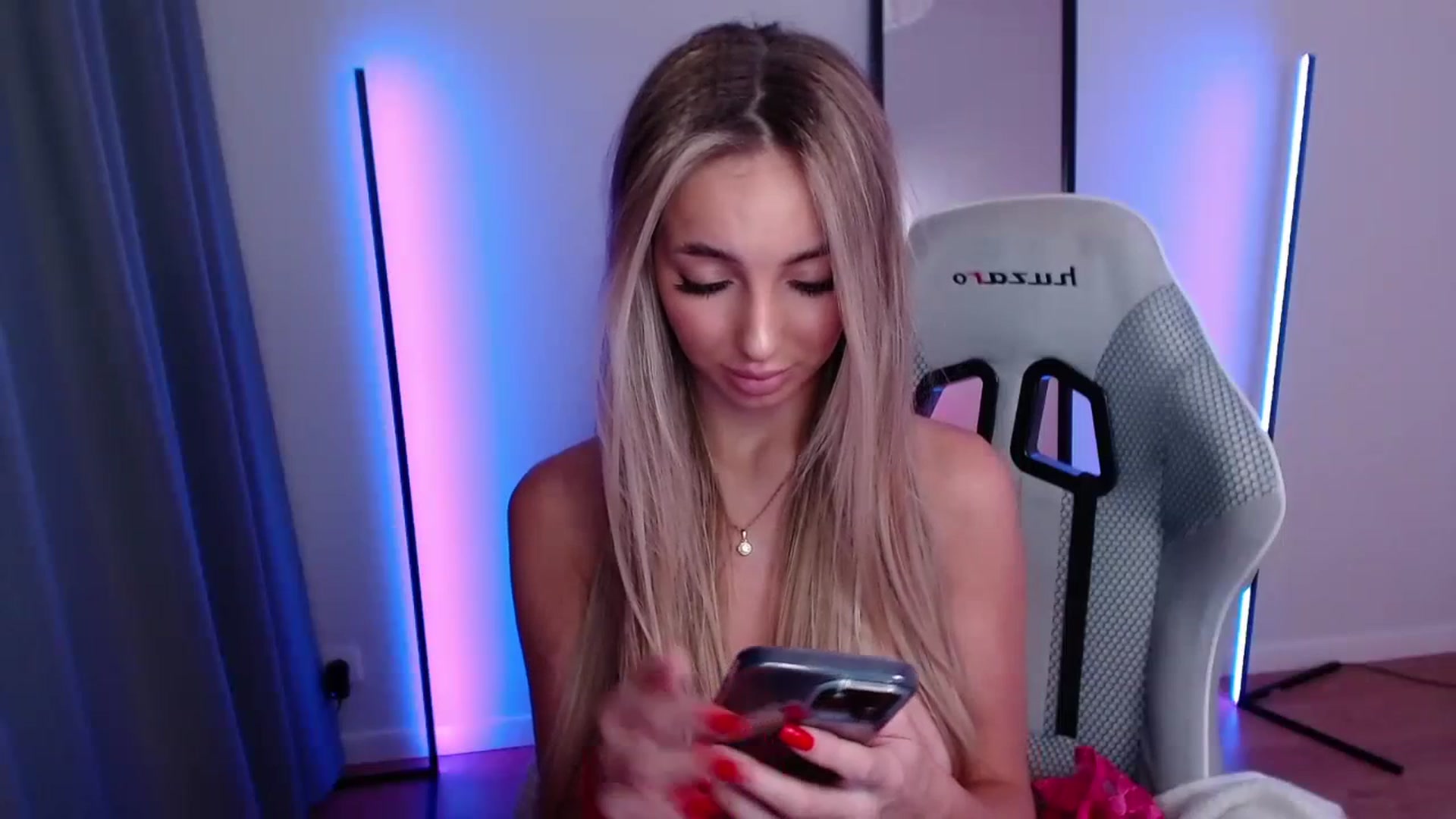 Gallery image thumbnail from AngelLove__'s myfreecams stream on, 10/18/2023, 23:15 image 19 of 20