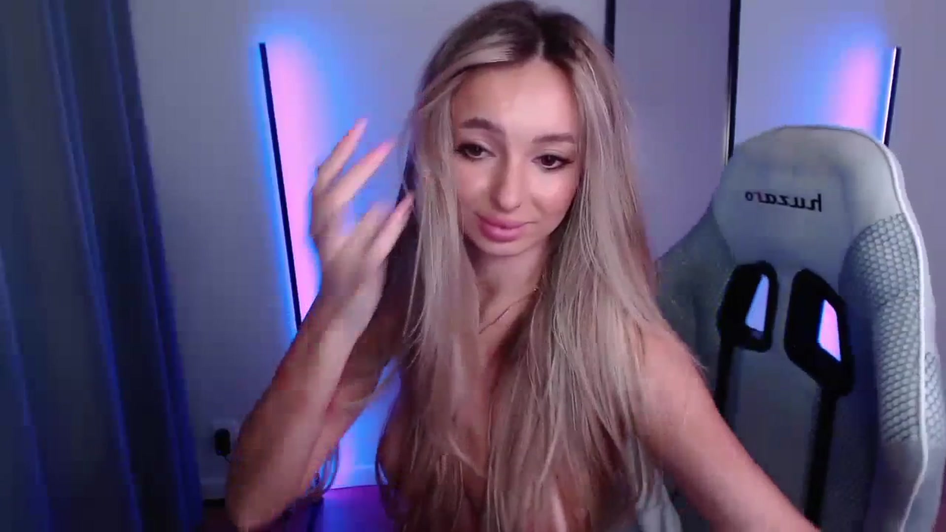 Gallery image thumbnail from AngelLove__'s myfreecams stream on, 11/03/2023, 02:27 image 13 of 20