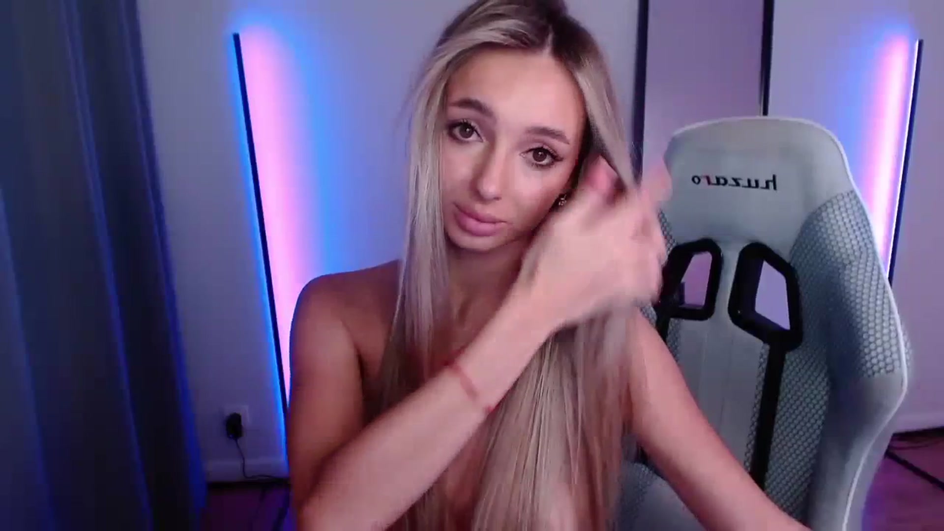 Gallery image thumbnail from AngelLove__'s myfreecams stream on, 11/03/2023, 23:40 image 14 of 20