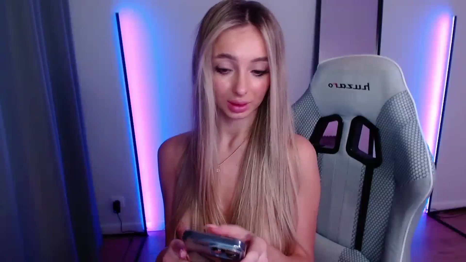 Gallery image thumbnail from AngelLove__'s myfreecams stream on, 11/04/2023, 03:35 image 18 of 20