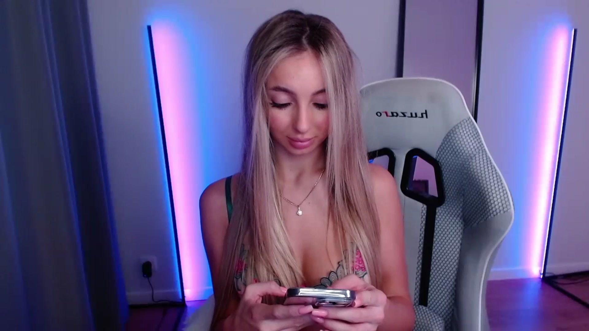 Gallery image thumbnail from AngelLove__'s myfreecams stream on, 11/04/2023, 03:35 image 1 of 20
