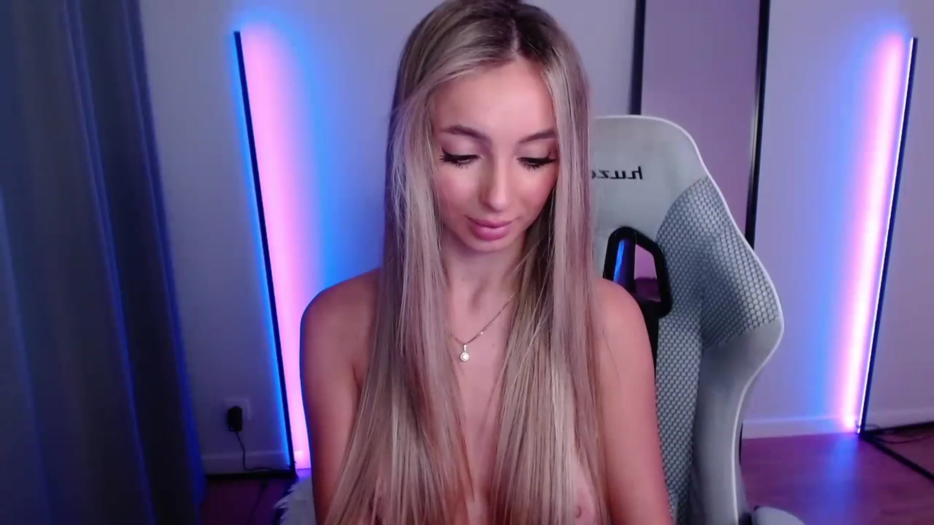 Gallery image thumbnail from AngelLove__'s myfreecams stream on, 11/04/2023, 03:35 image 5 of 20
