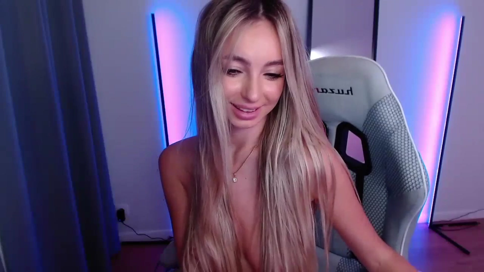 Gallery image thumbnail from AngelLove__'s myfreecams stream on, 11/05/2023, 24:43 image 17 of 20