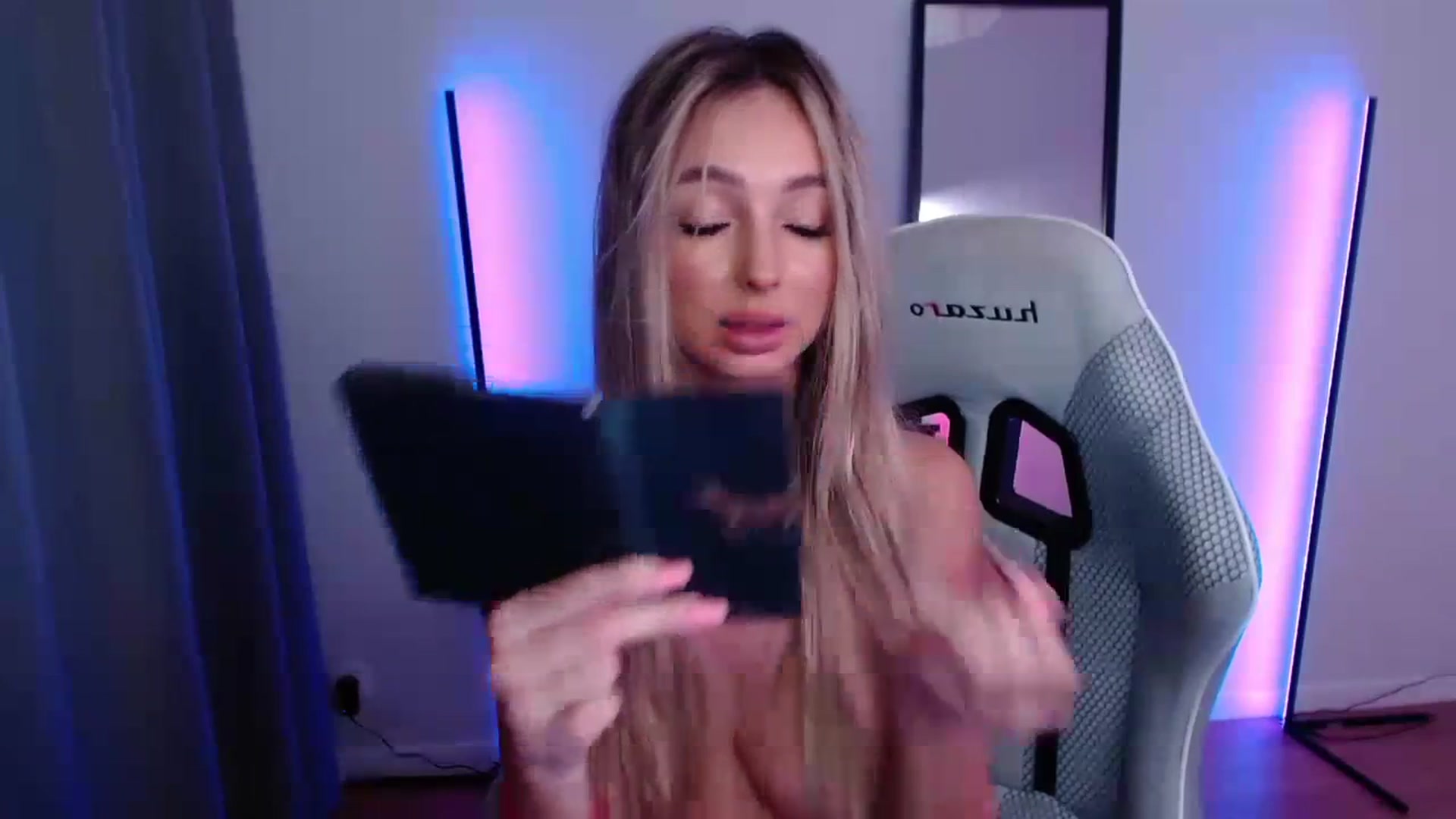 Gallery image thumbnail from AngelLove__'s myfreecams stream on, 11/05/2023, 24:43 image 10 of 20