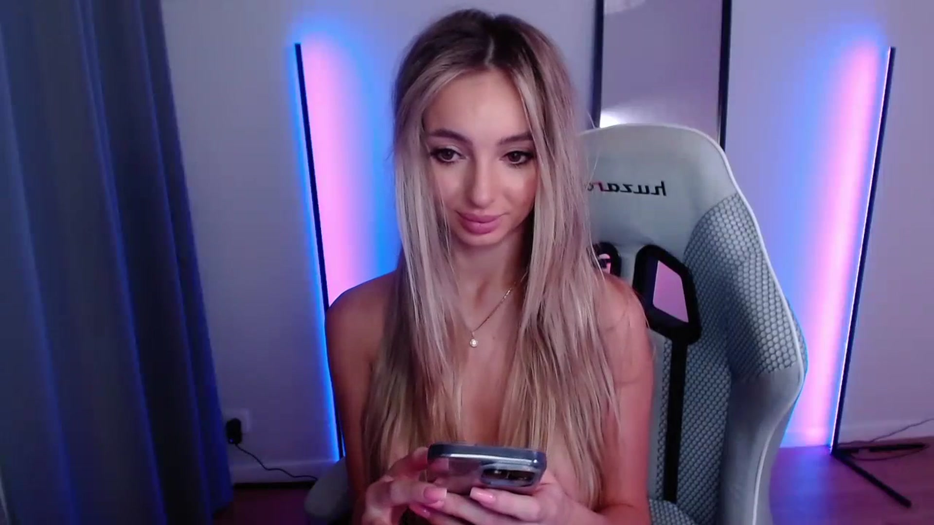 Gallery image thumbnail from AngelLove__'s myfreecams stream on, 11/05/2023, 01:26 image 2 of 20
