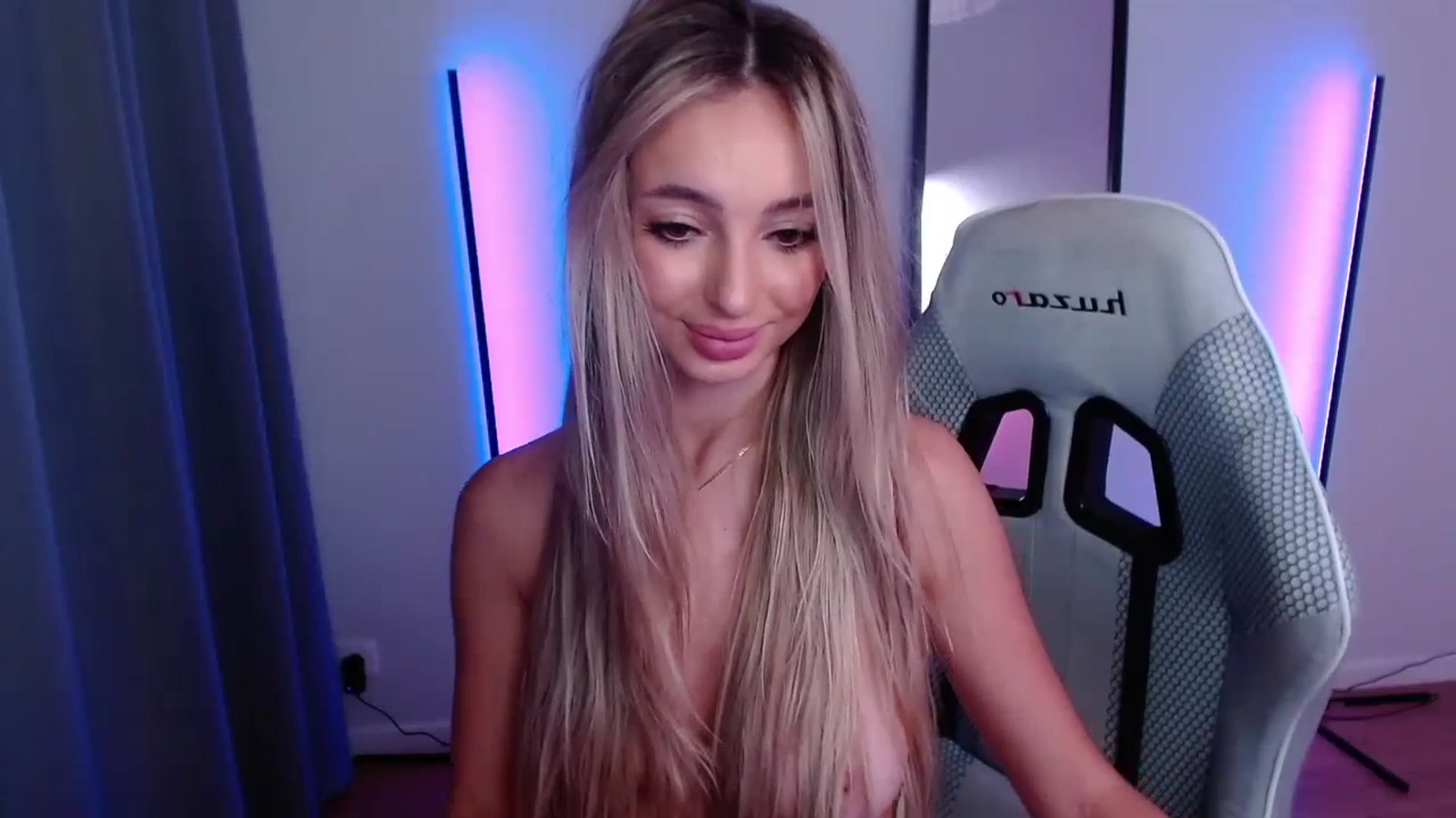 Gallery image thumbnail from AngelLove__'s myfreecams stream on, 11/05/2023, 01:26 image 14 of 20