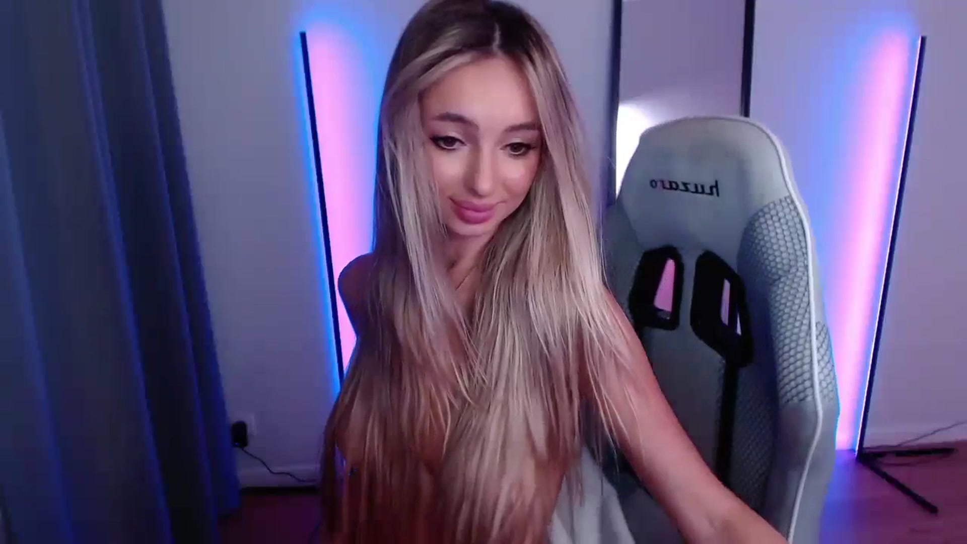Gallery image thumbnail from AngelLove__'s myfreecams stream on, 11/05/2023, 02:33 image 2 of 20