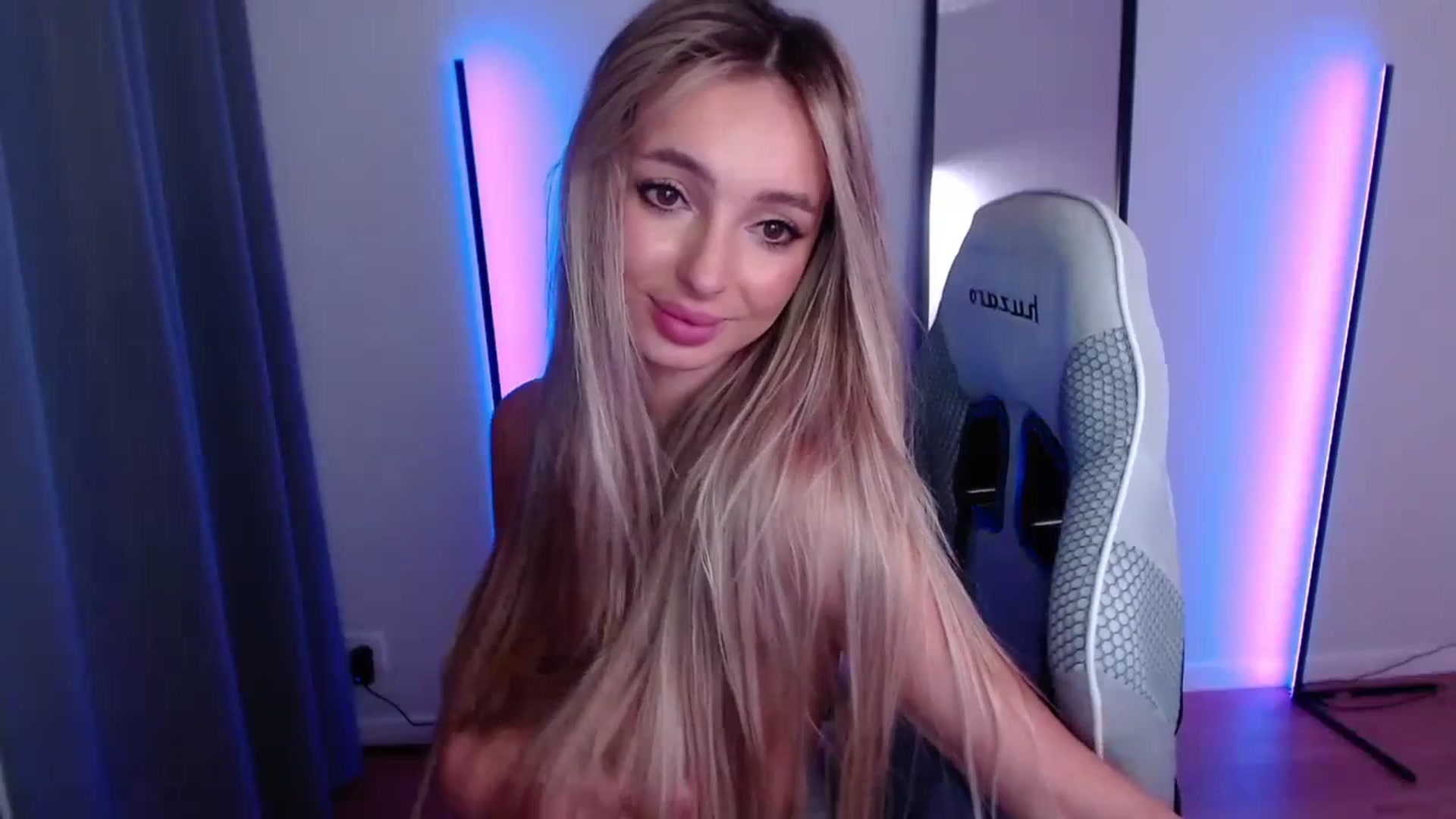 Gallery image thumbnail from AngelLove__'s myfreecams stream on, 11/05/2023, 03:36 image 1 of 20