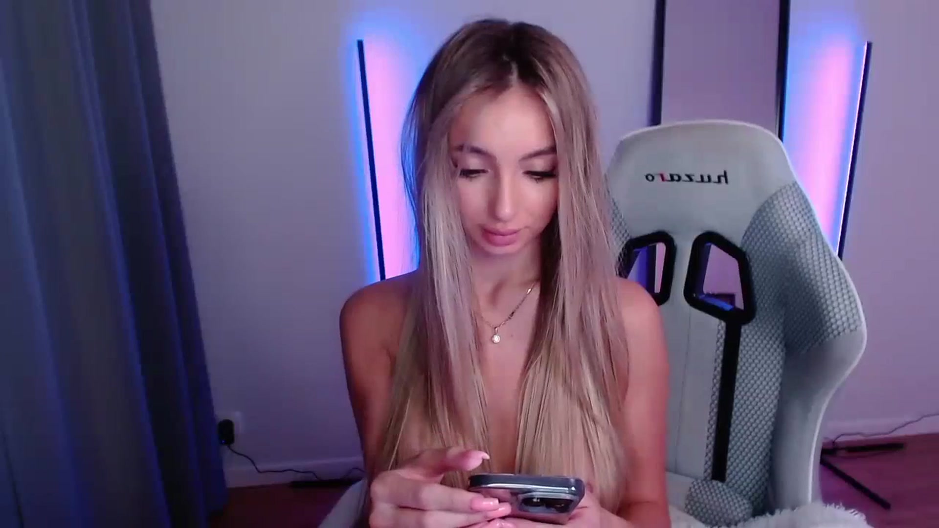 Gallery image thumbnail from AngelLove__'s myfreecams stream on, 11/06/2023, 03:55 image 13 of 20