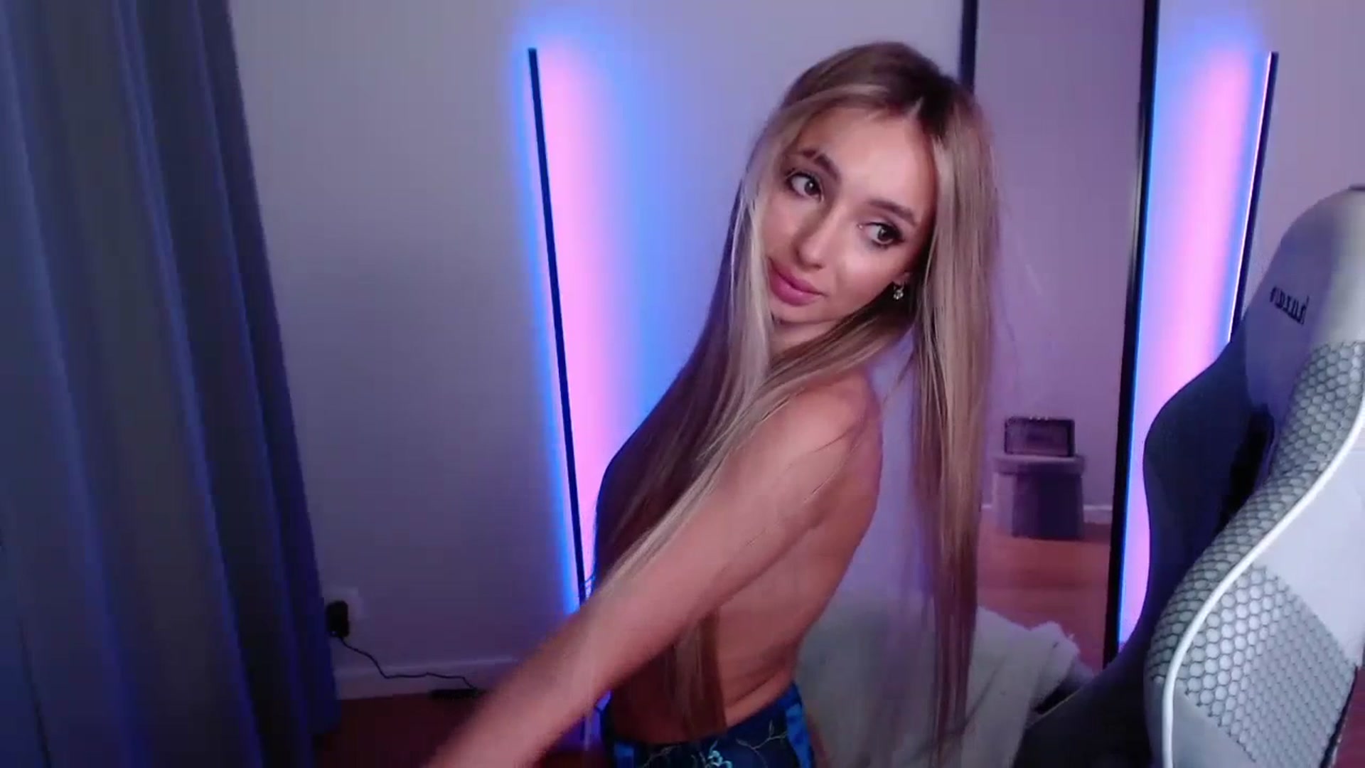 Gallery image thumbnail from AngelLove__'s myfreecams stream on, 11/06/2023, 04:15 image 20 of 20