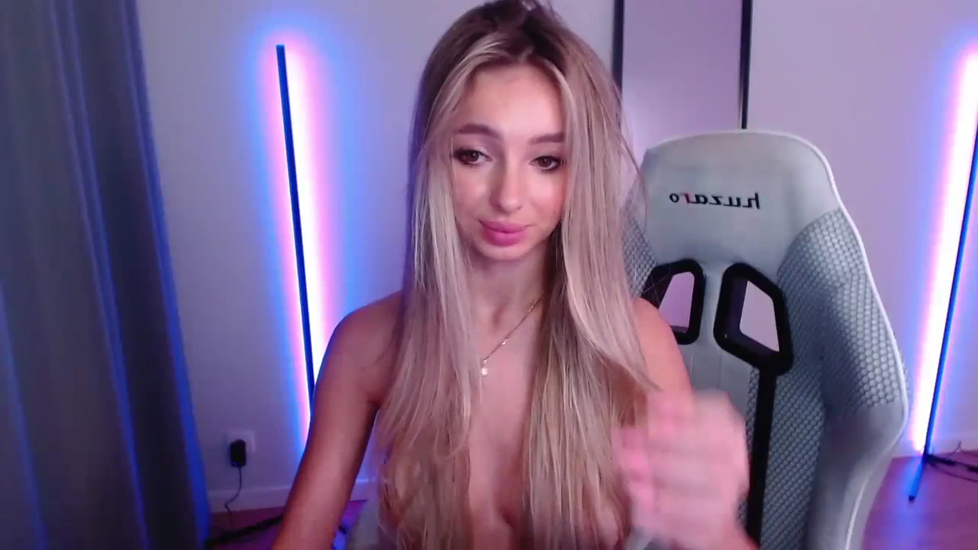 Gallery image thumbnail from AngelLove__'s myfreecams stream on, 11/08/2023, 03:55 image 11 of 20