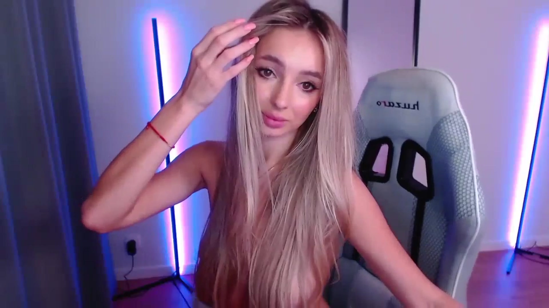 Gallery image thumbnail from AngelLove__'s myfreecams stream on, 11/08/2023, 03:55 image 14 of 20