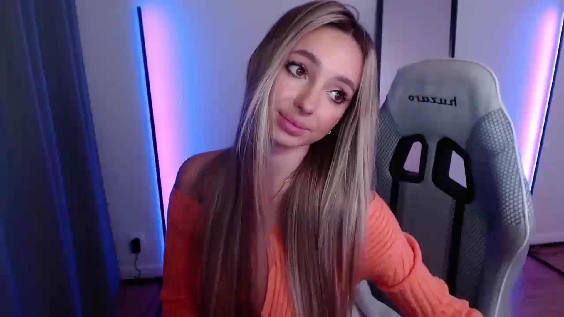 Gallery image thumbnail from AngelLove__'s myfreecams stream on, 11/13/2023, 23:29 image 19 of 20